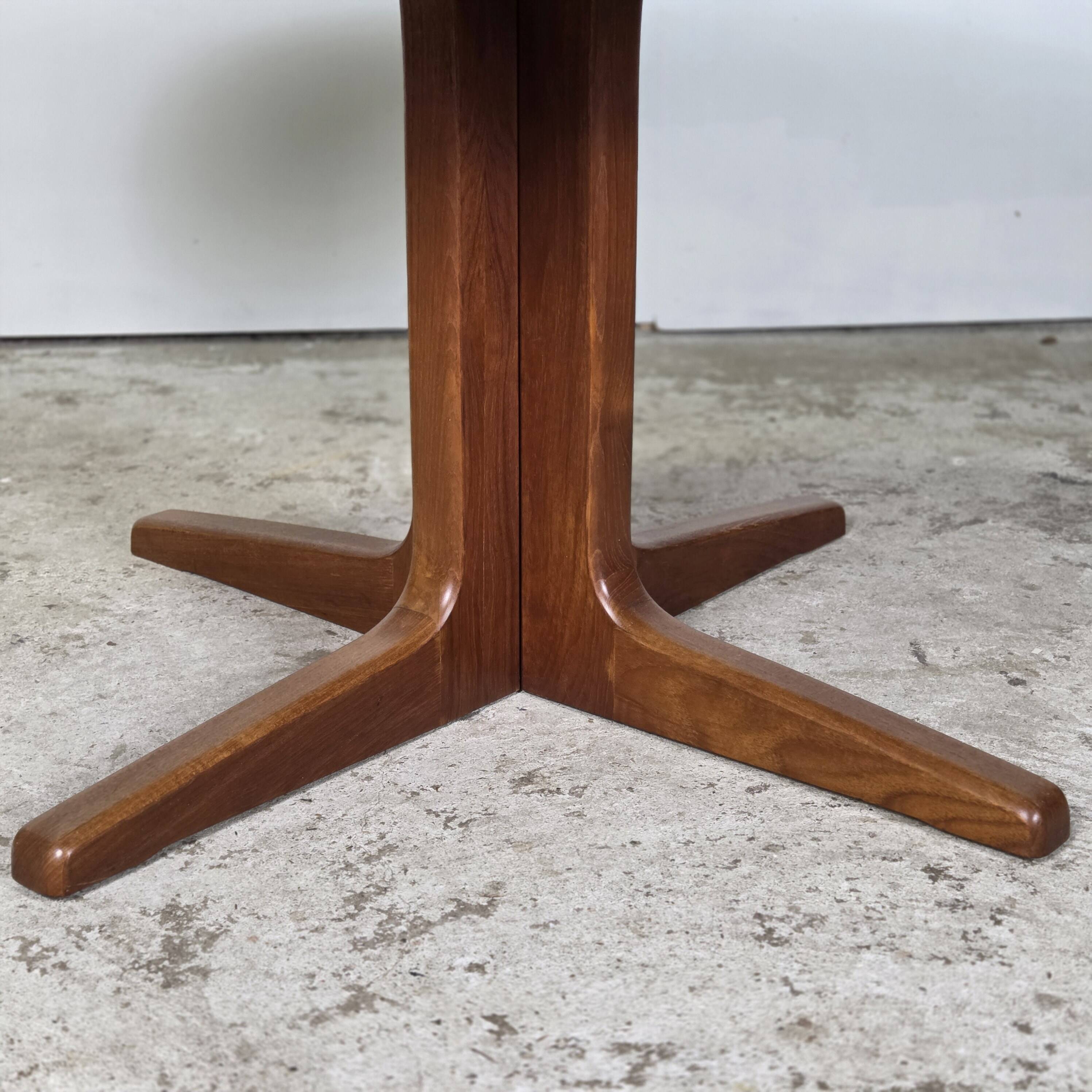 Faarup Møbelfabrik vintage 1960s Danish extendable table