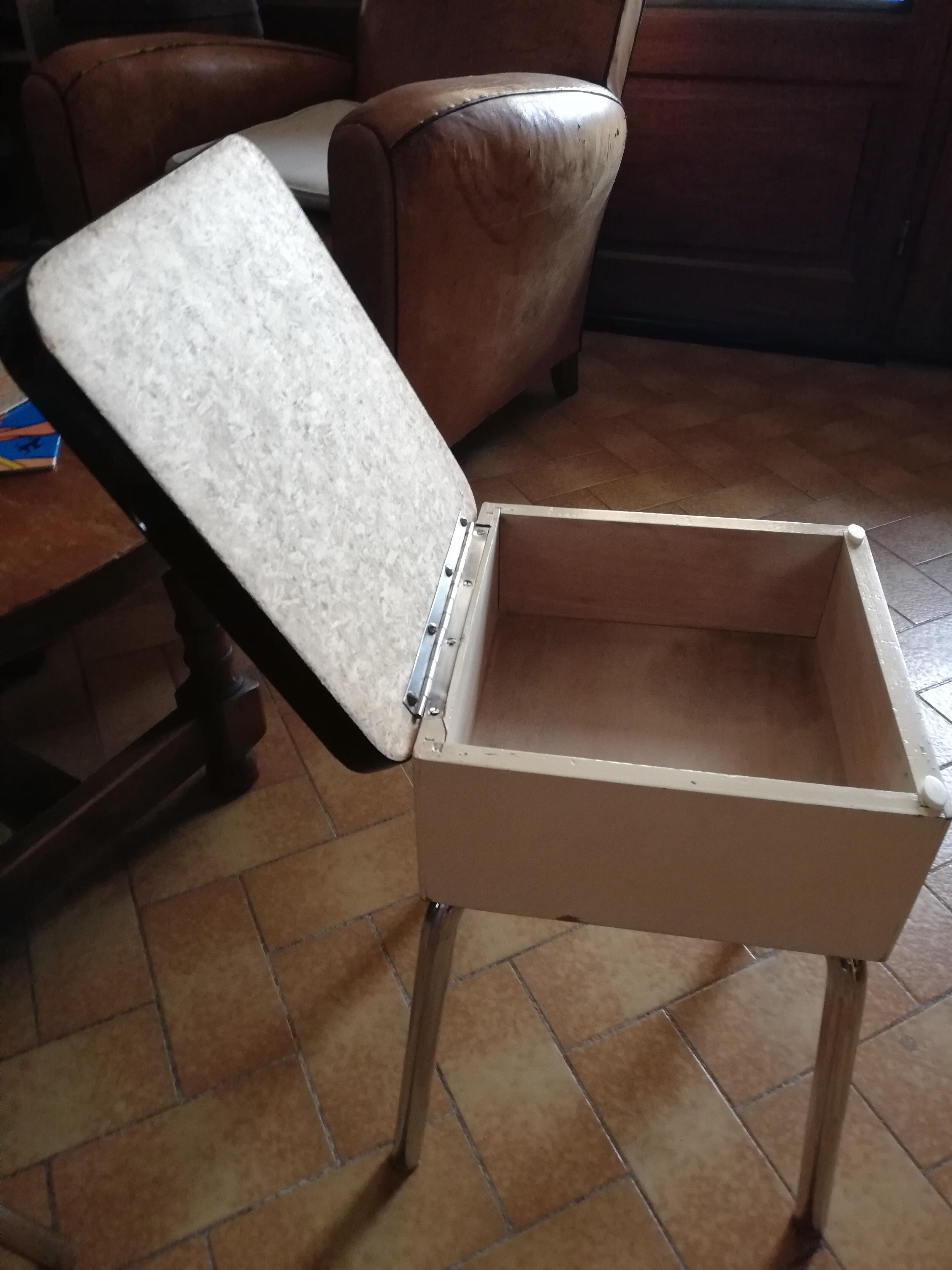 Secret box-stab