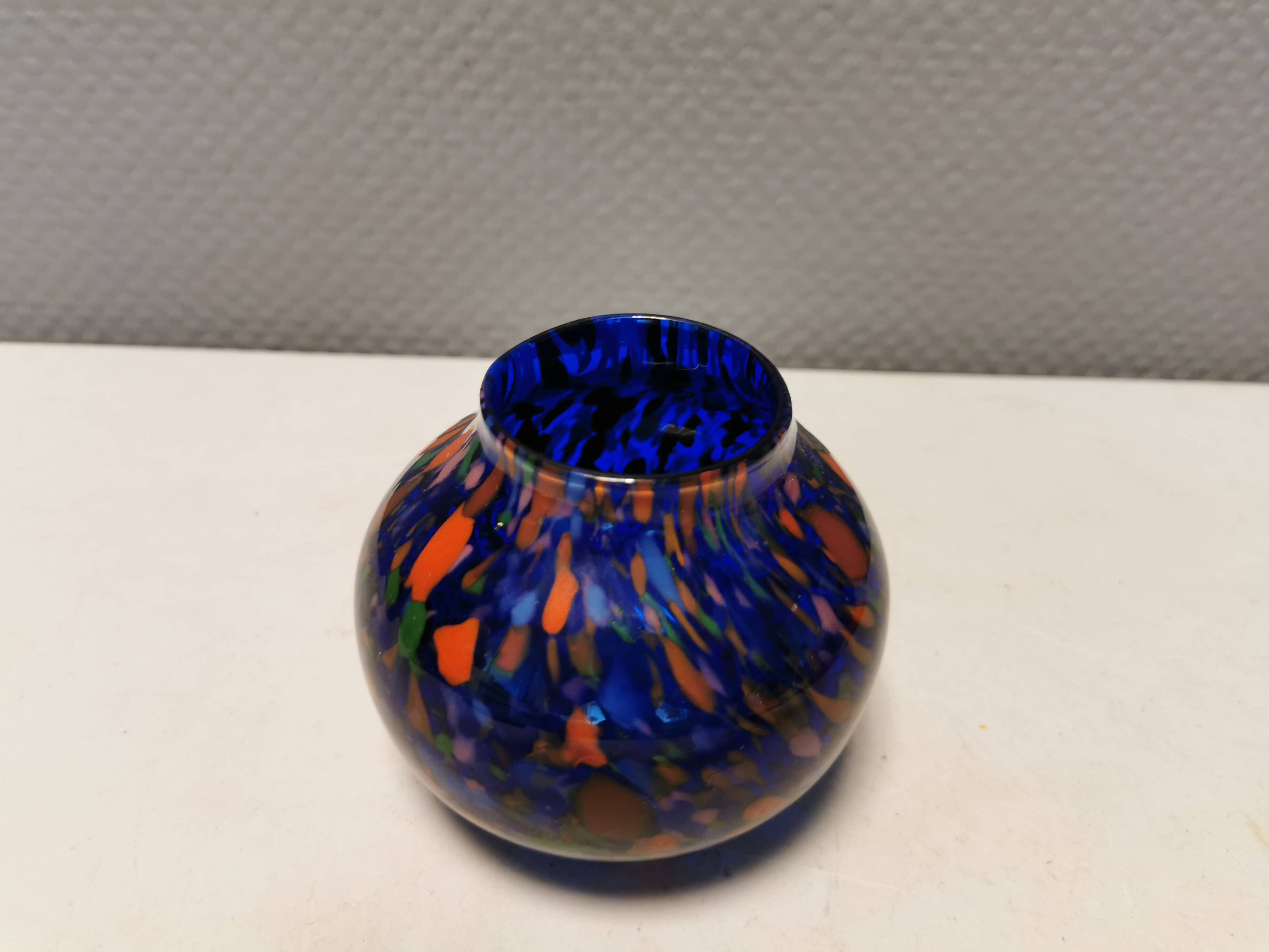 Beautiful mouth-blown ‘Plutta’ glass vase