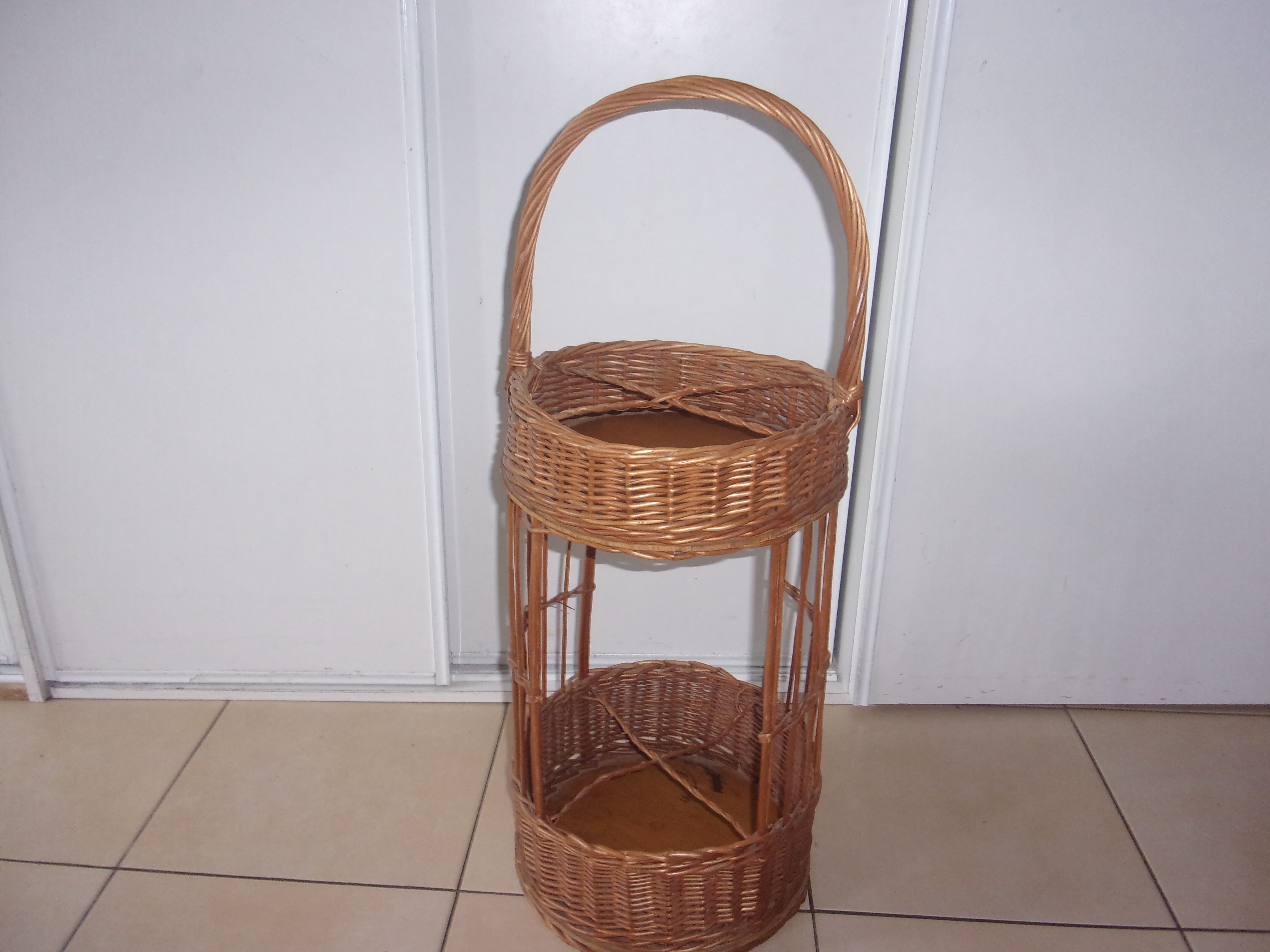 Appetizer basket Wicker bottle holders