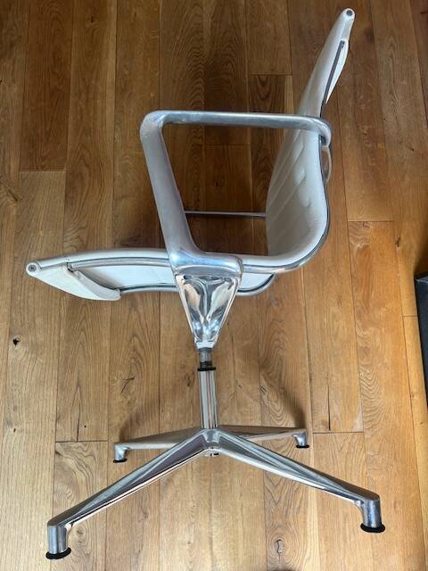ICF armchair in white leather, four-star base on glides