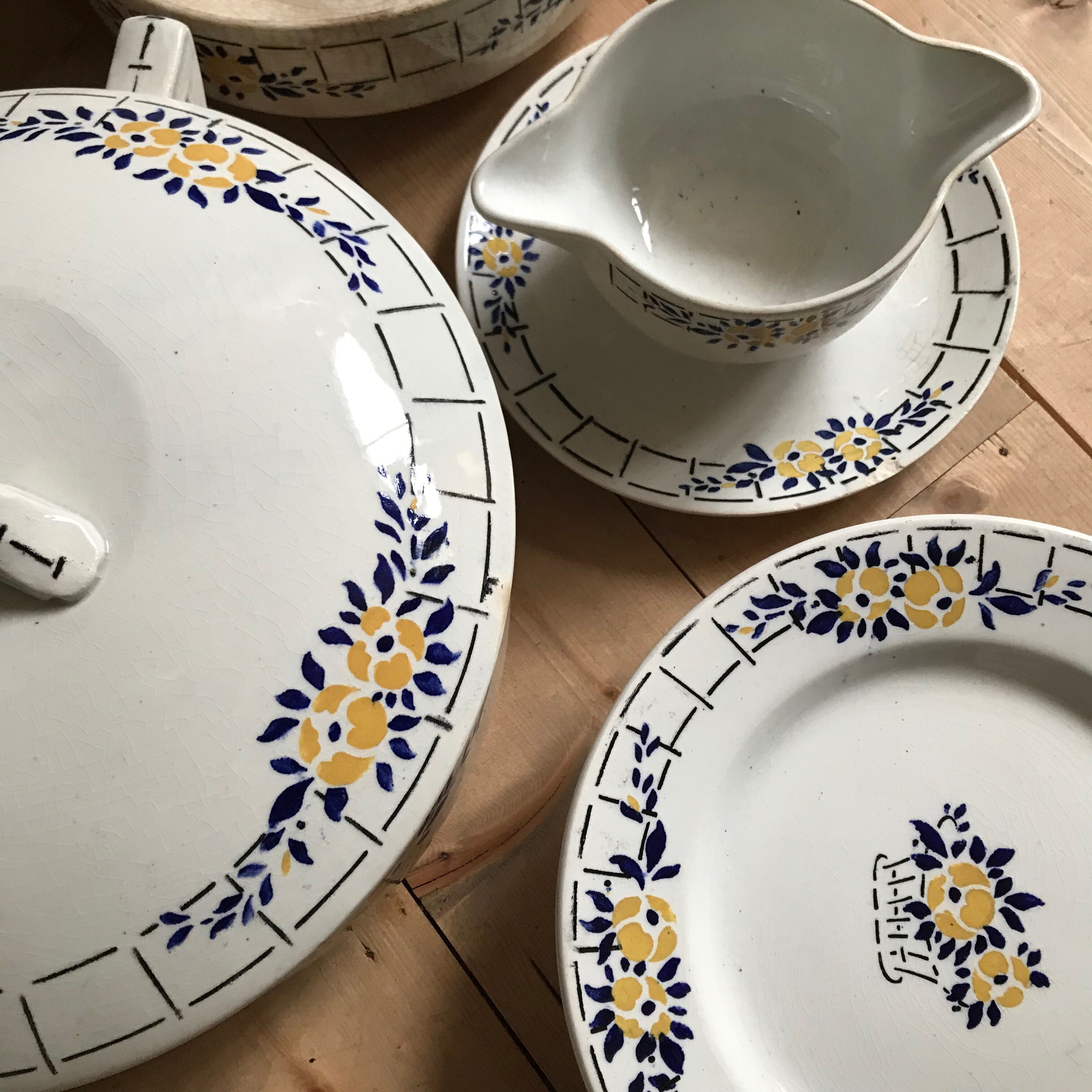 Product BHV Lot of dishes and soup Gien early 20th century