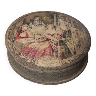 Boîte ancienne "La Marquise de Sévigné"