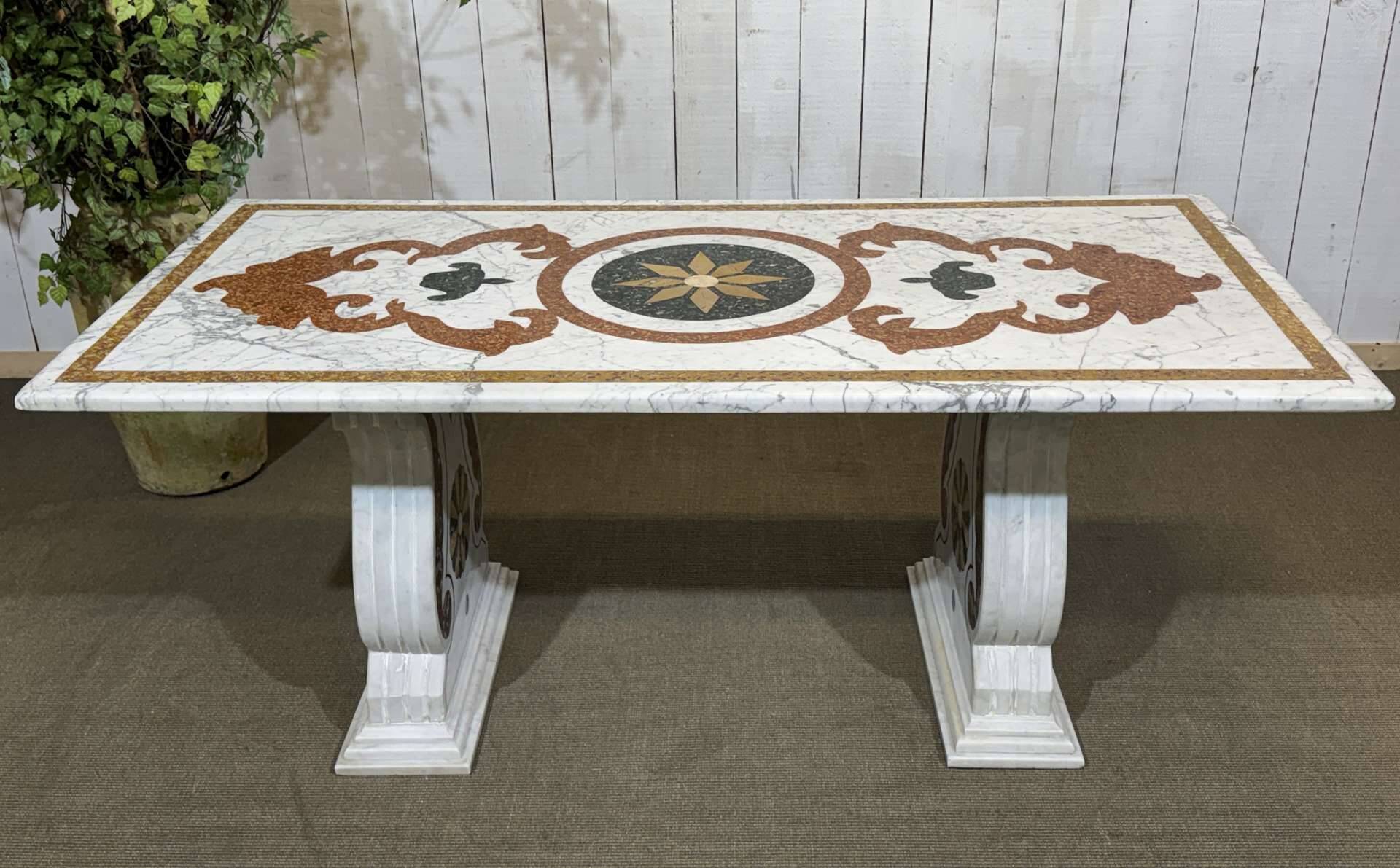 Italian marble dining table - 1970s craftsmanship