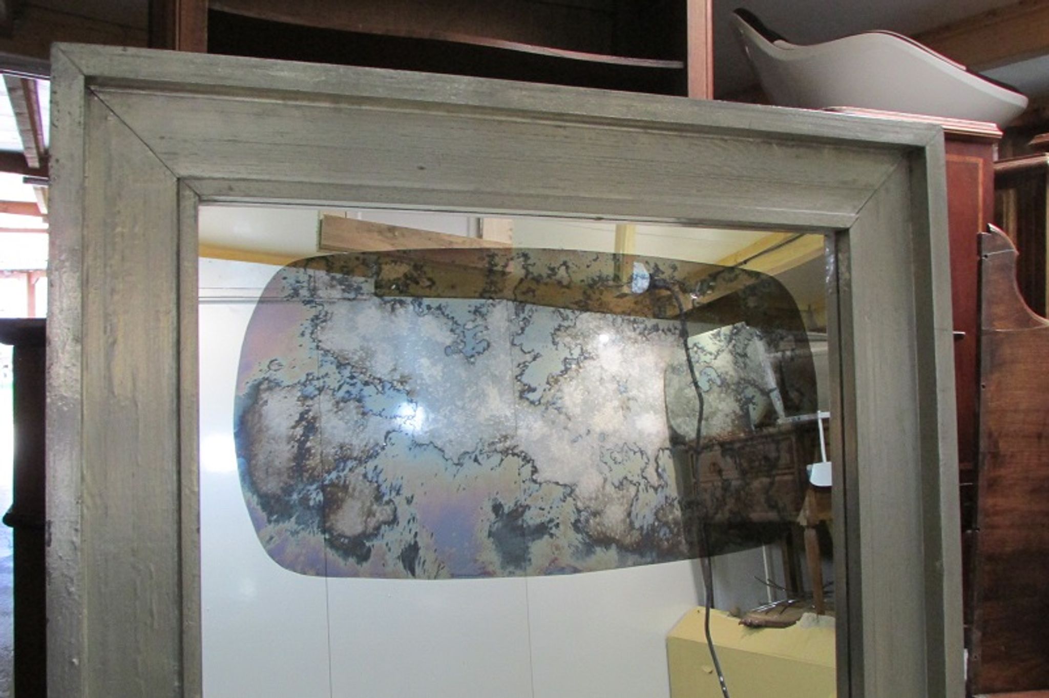 Miroir en étain originaire d'Espagne 76x101cm