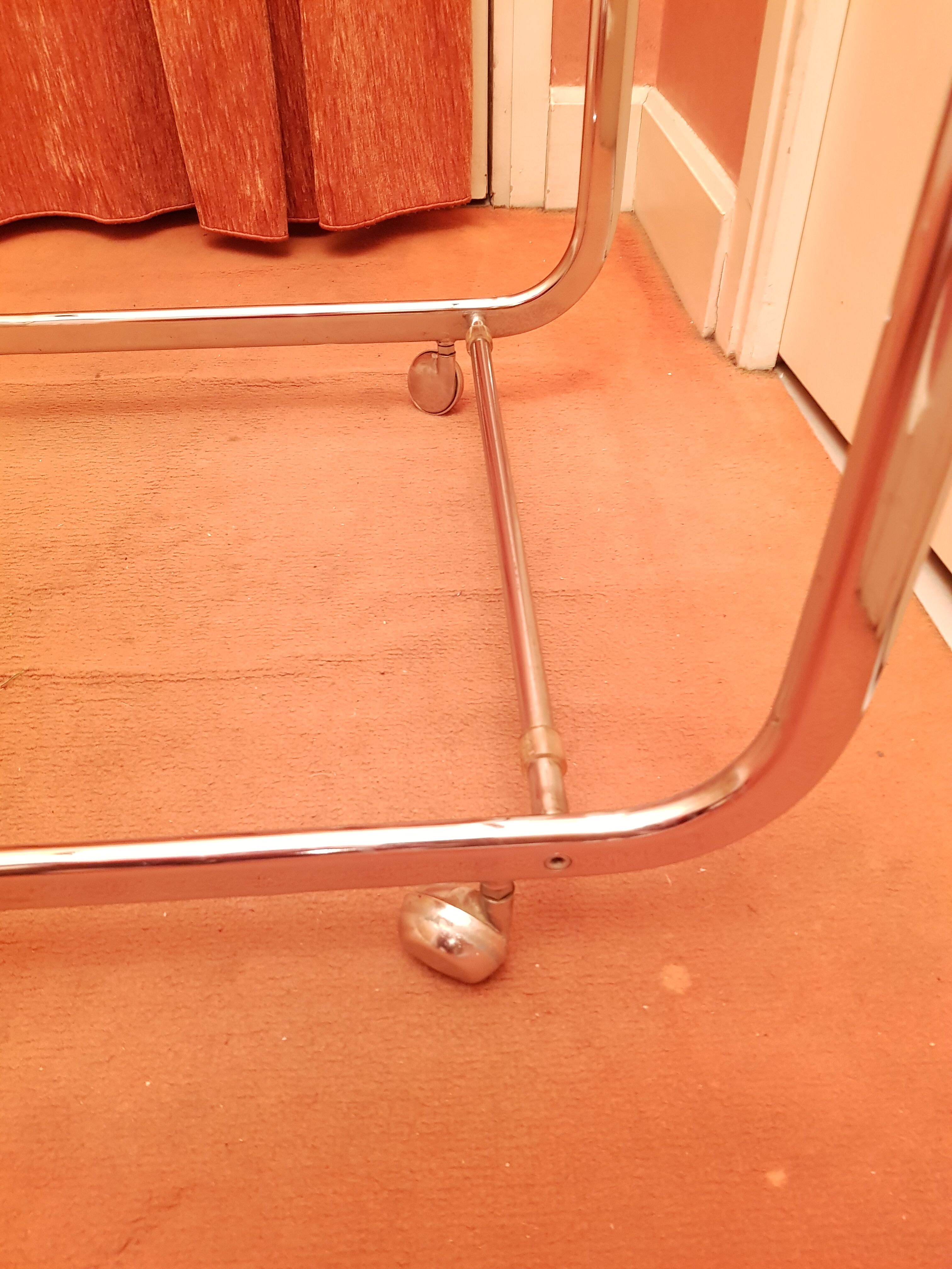 Coffee table with wheels and its two shelves give a smoked