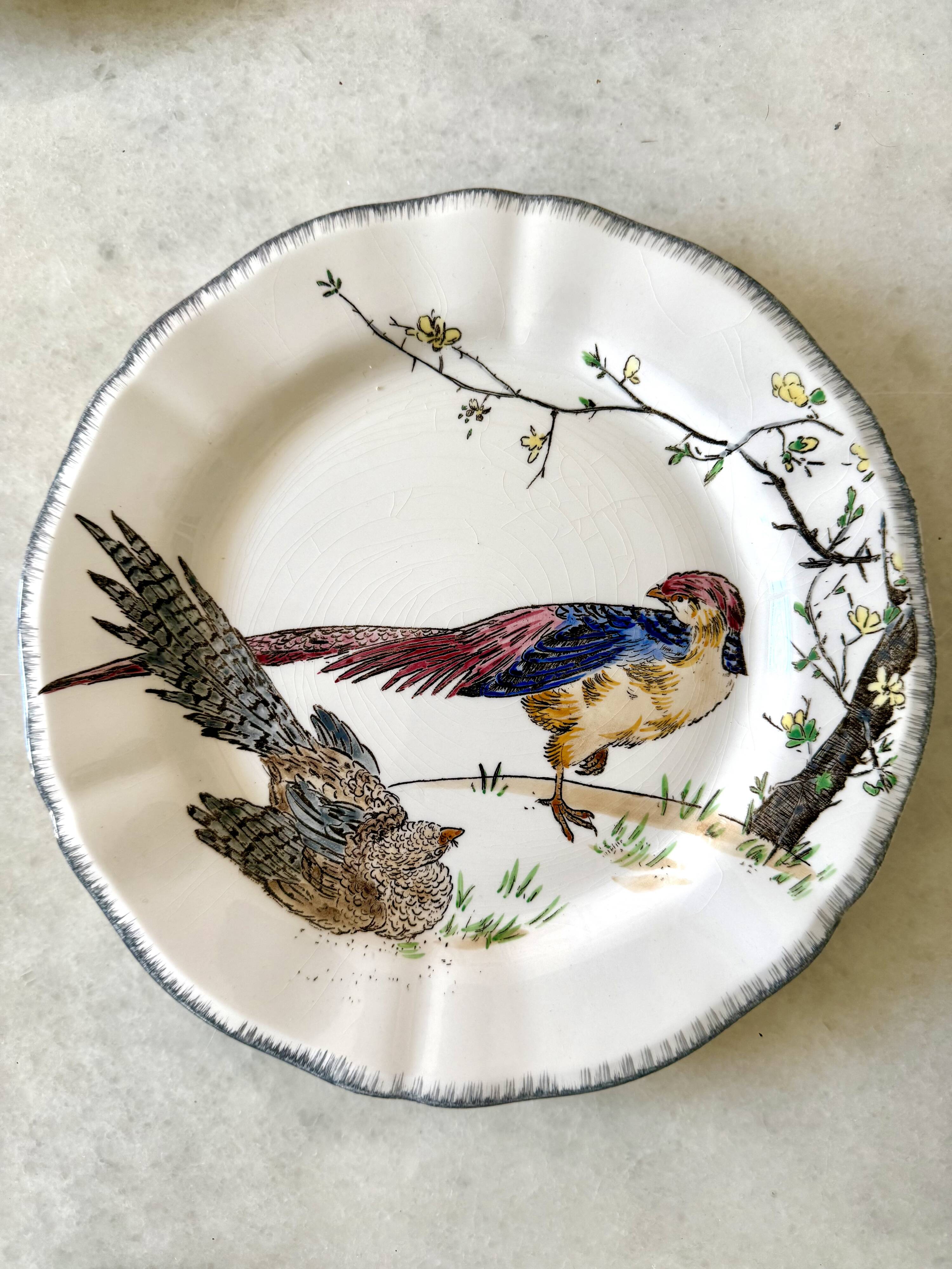 Service de table assiettes et plats Gien modèle grands oiseaux