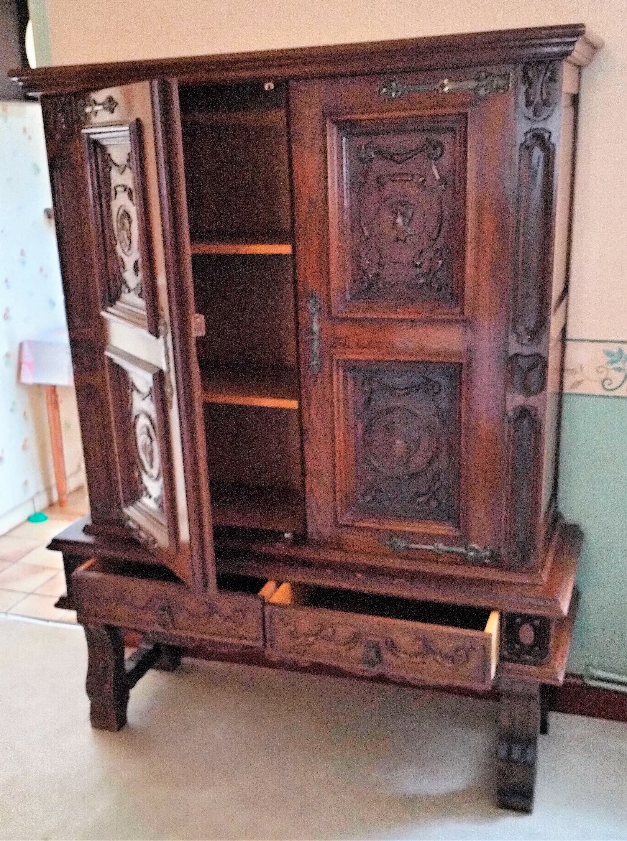 Meuble deux corps style renaissance
