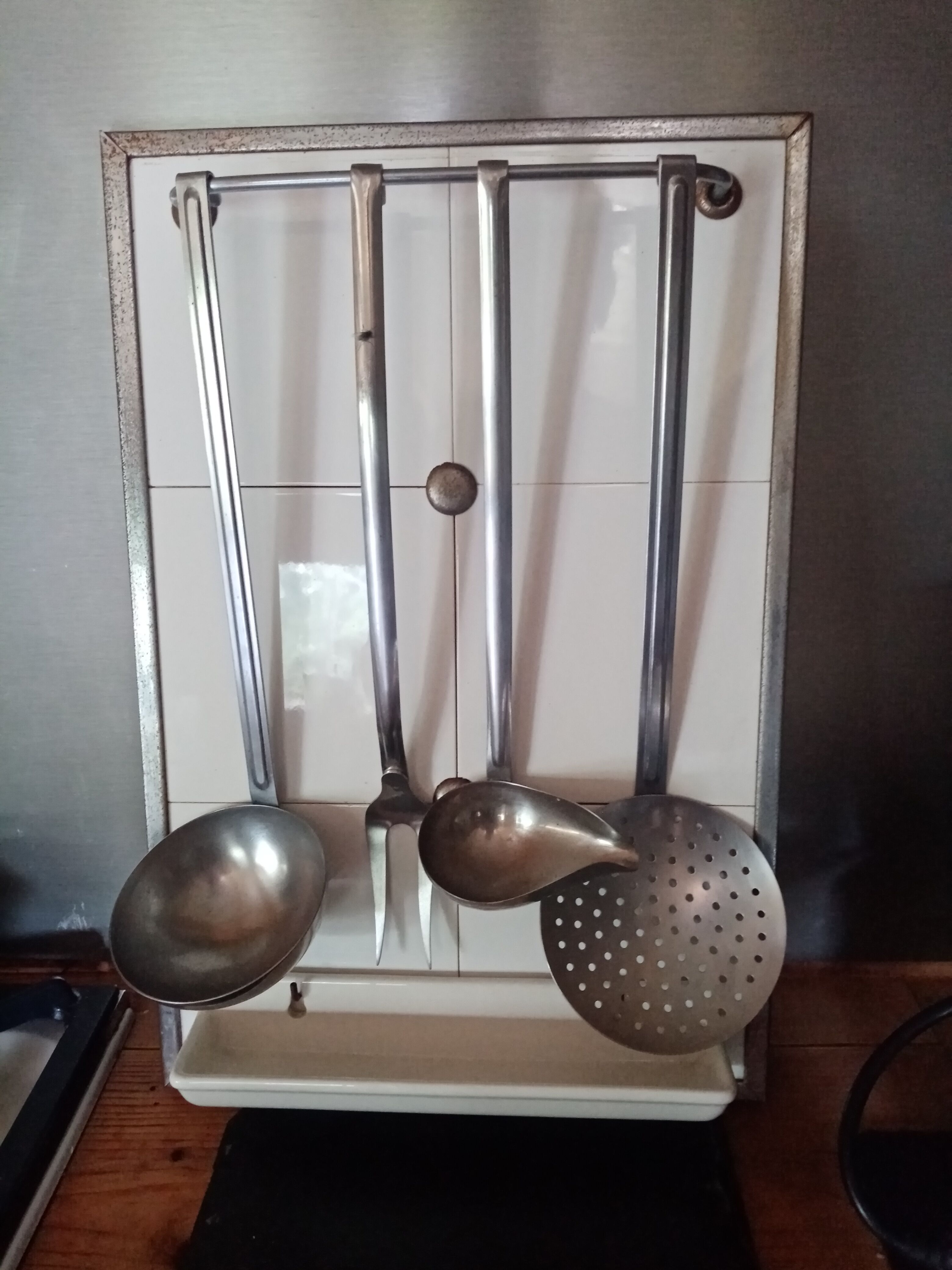 Door full art deco kitchen utensils