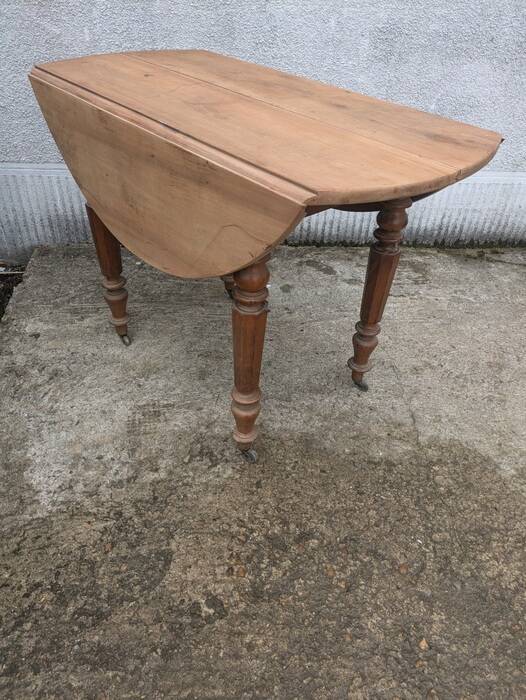 Round table with folding sides