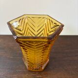 Vase art deco en verre ambré moulé