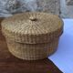 Panier rond avec couvercle en paille tressée