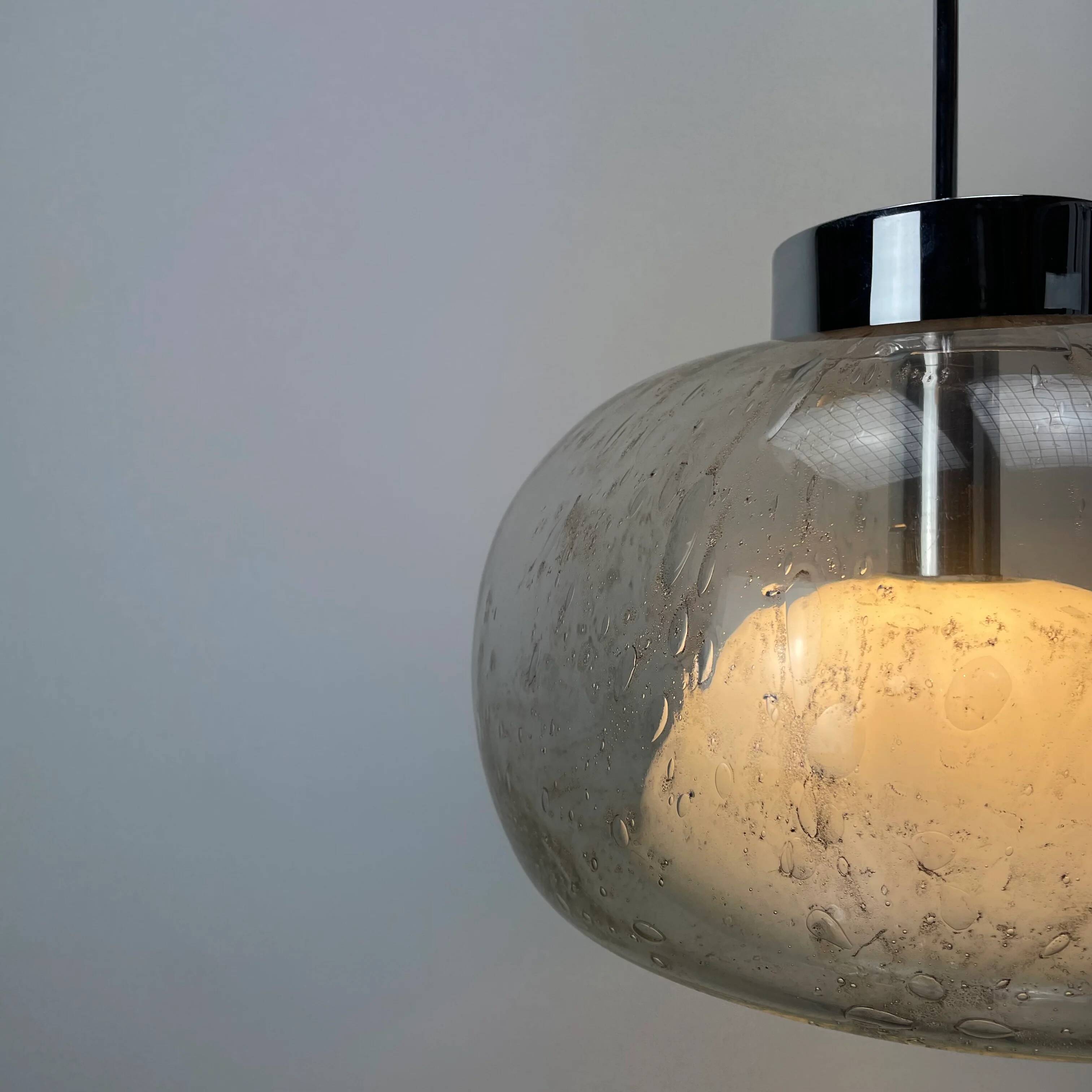 Suspension XL en verre à bulles rare et chrome par Doria Leuchten 1970