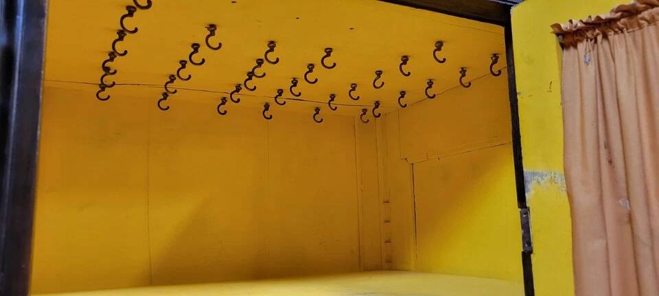 Bibliothéque Italienne a cariatides style Renaissance en bois noirci