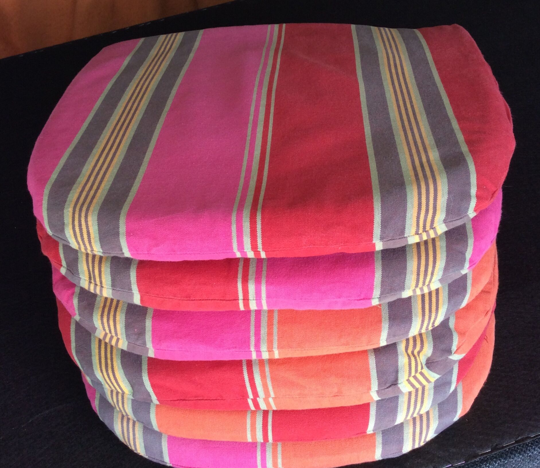 Vintage rattan set dining table and its 6 chairs