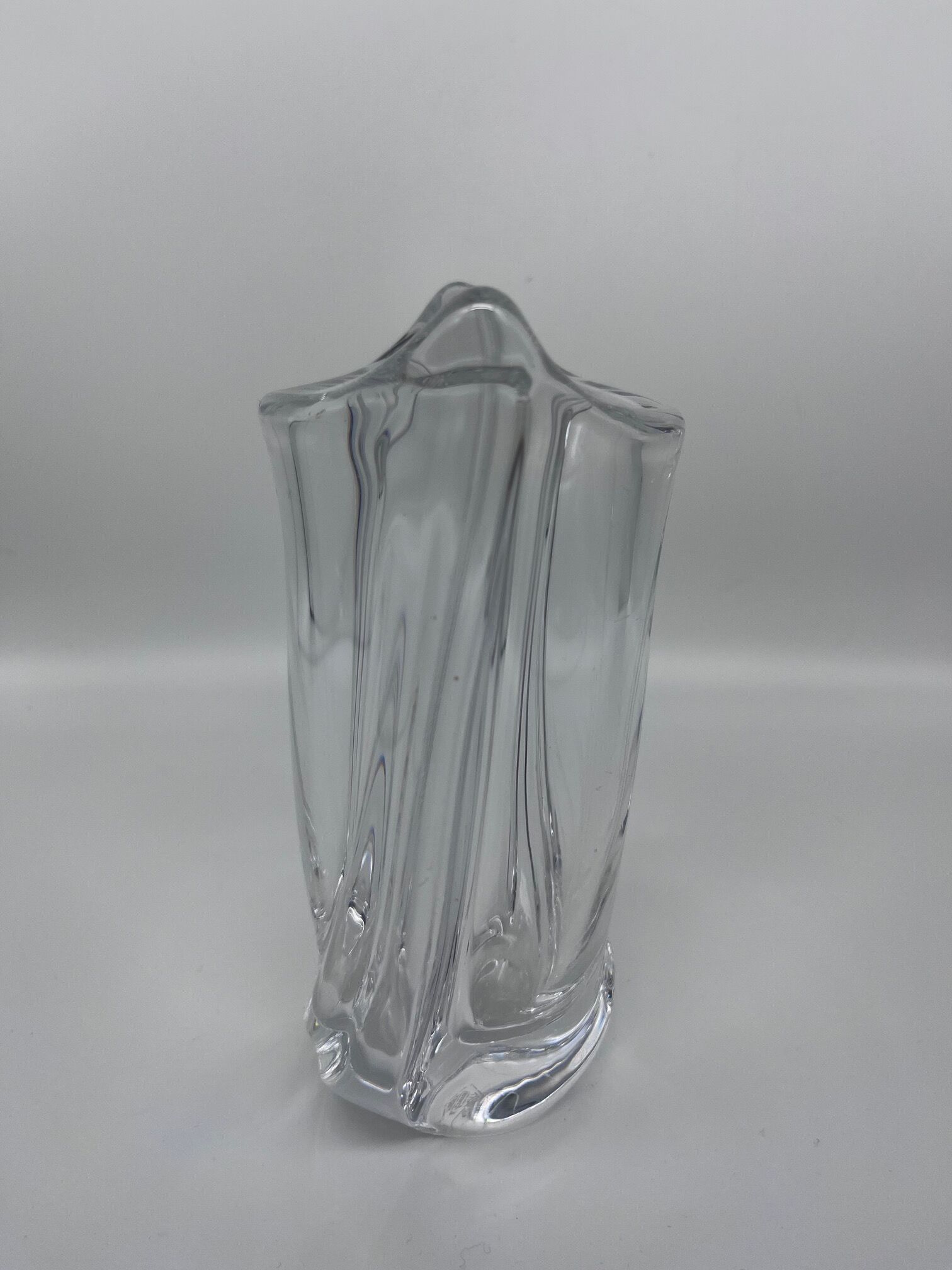 Valve crystal vase