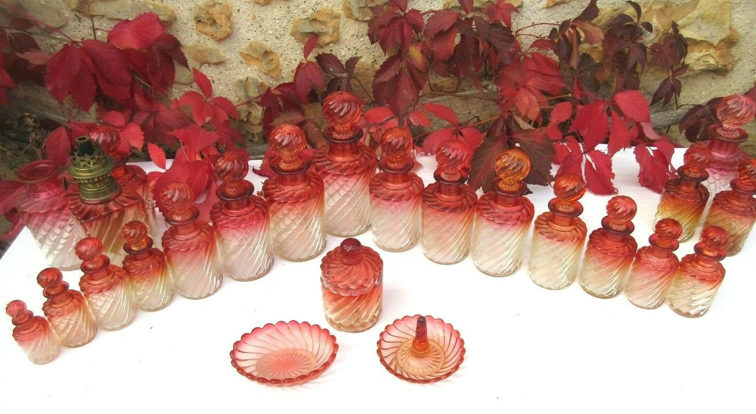 Broc crystal Baccarat red in gradient model Bamboo torso ribs, H 30 cm