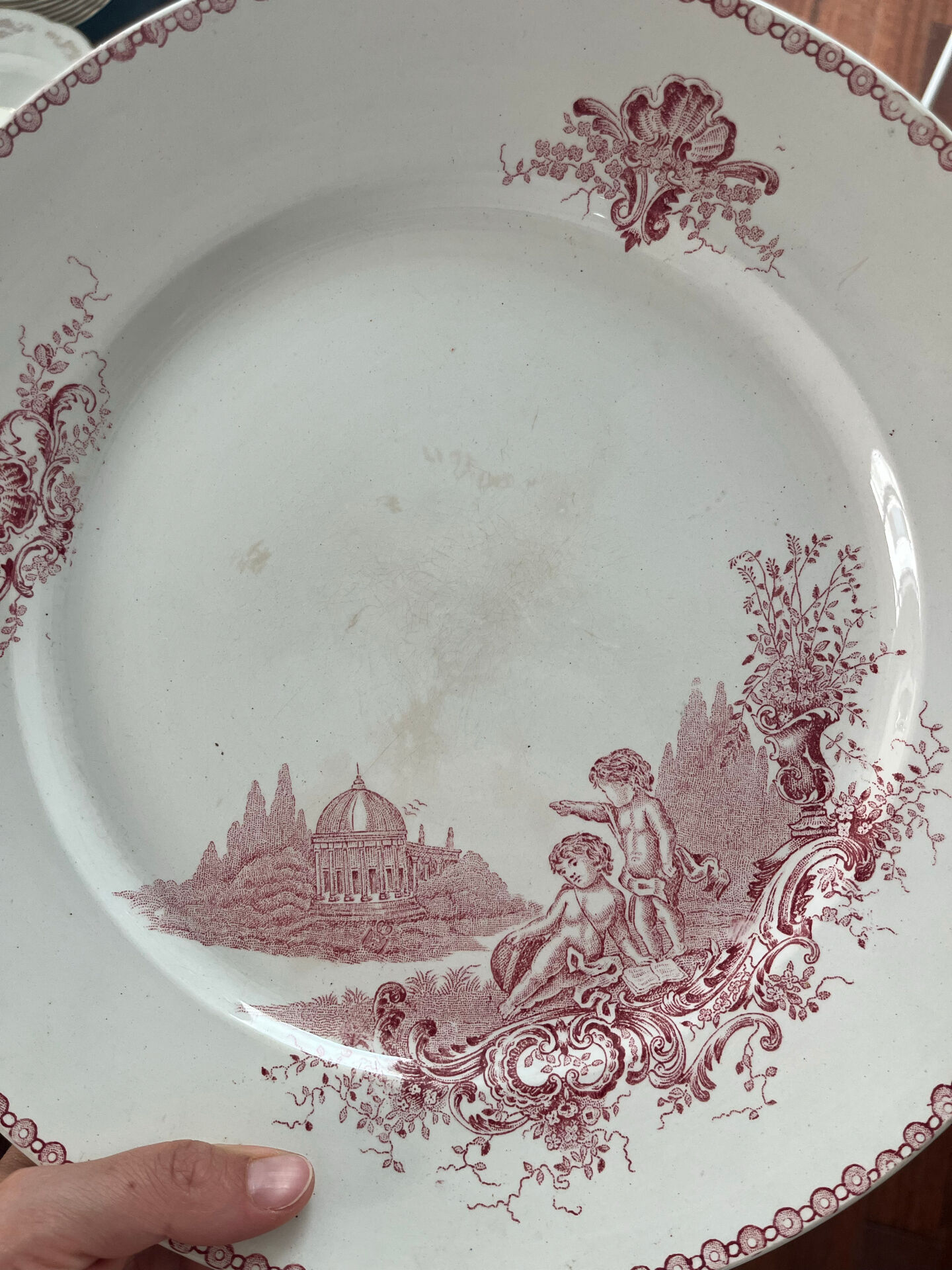 Plat en terre de fer Trianon