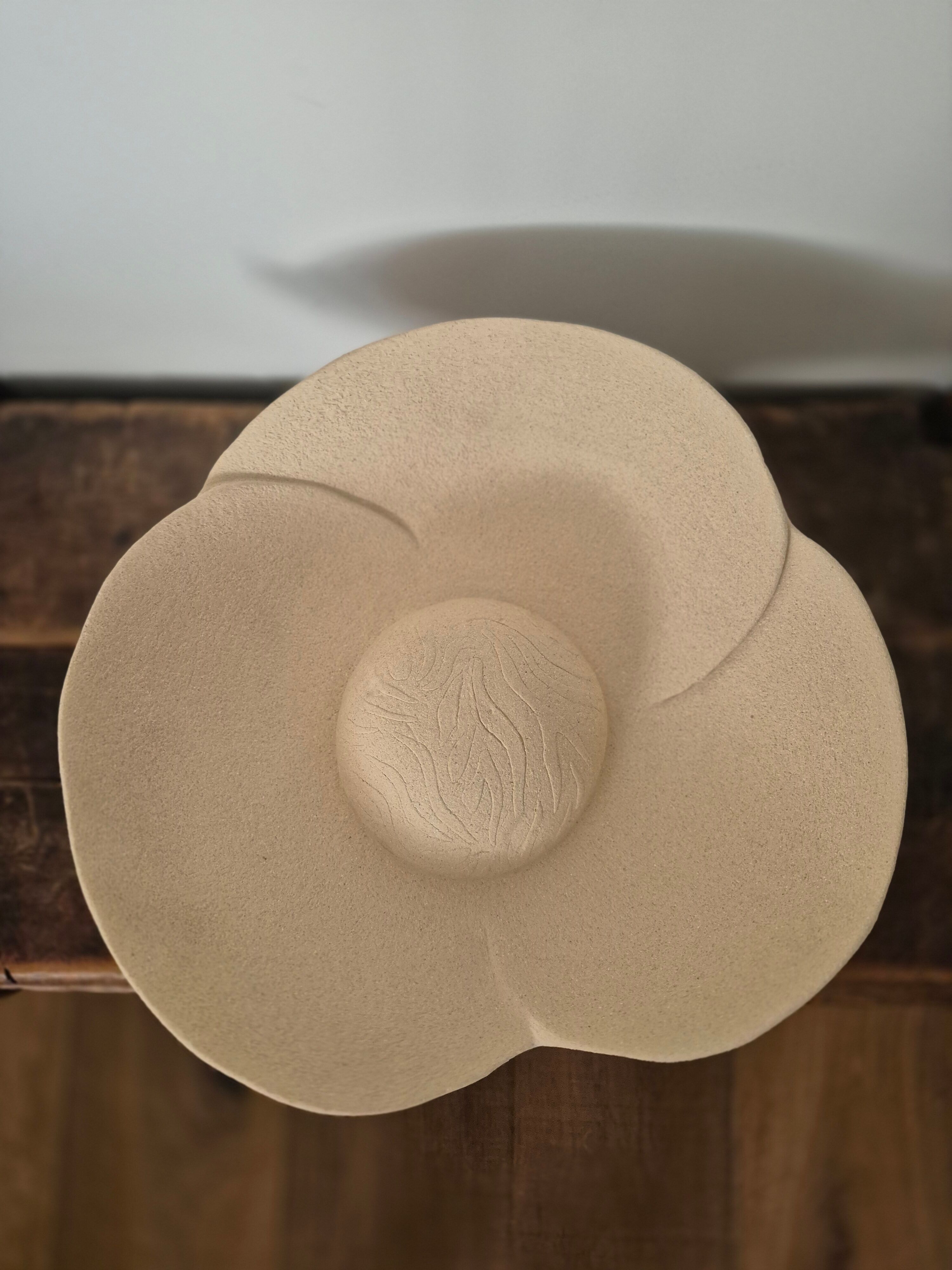 Sculptural bowl in chamotte stoneware
