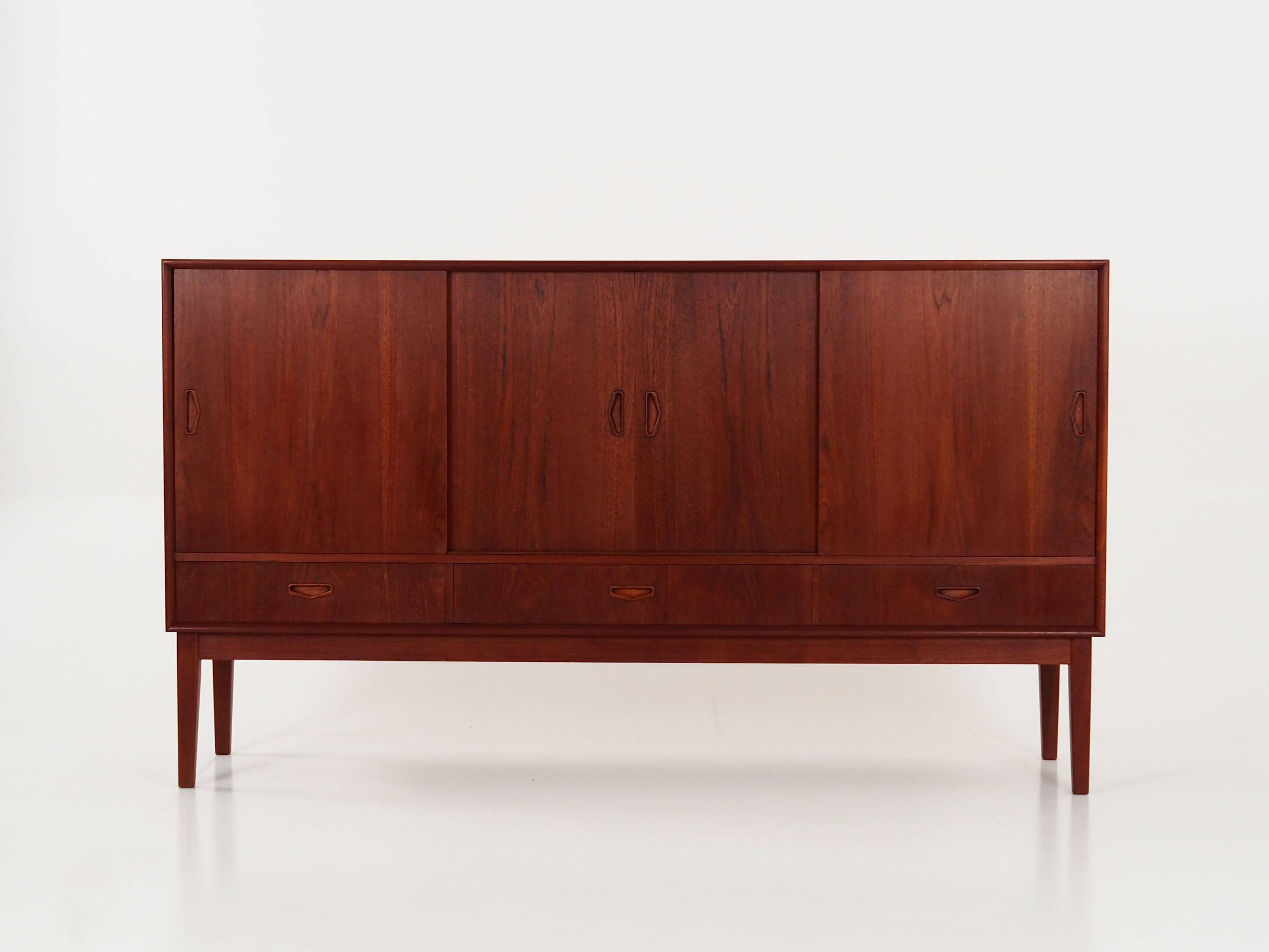 Buffet haut en teck, design danois, années 1970, production : Danemark