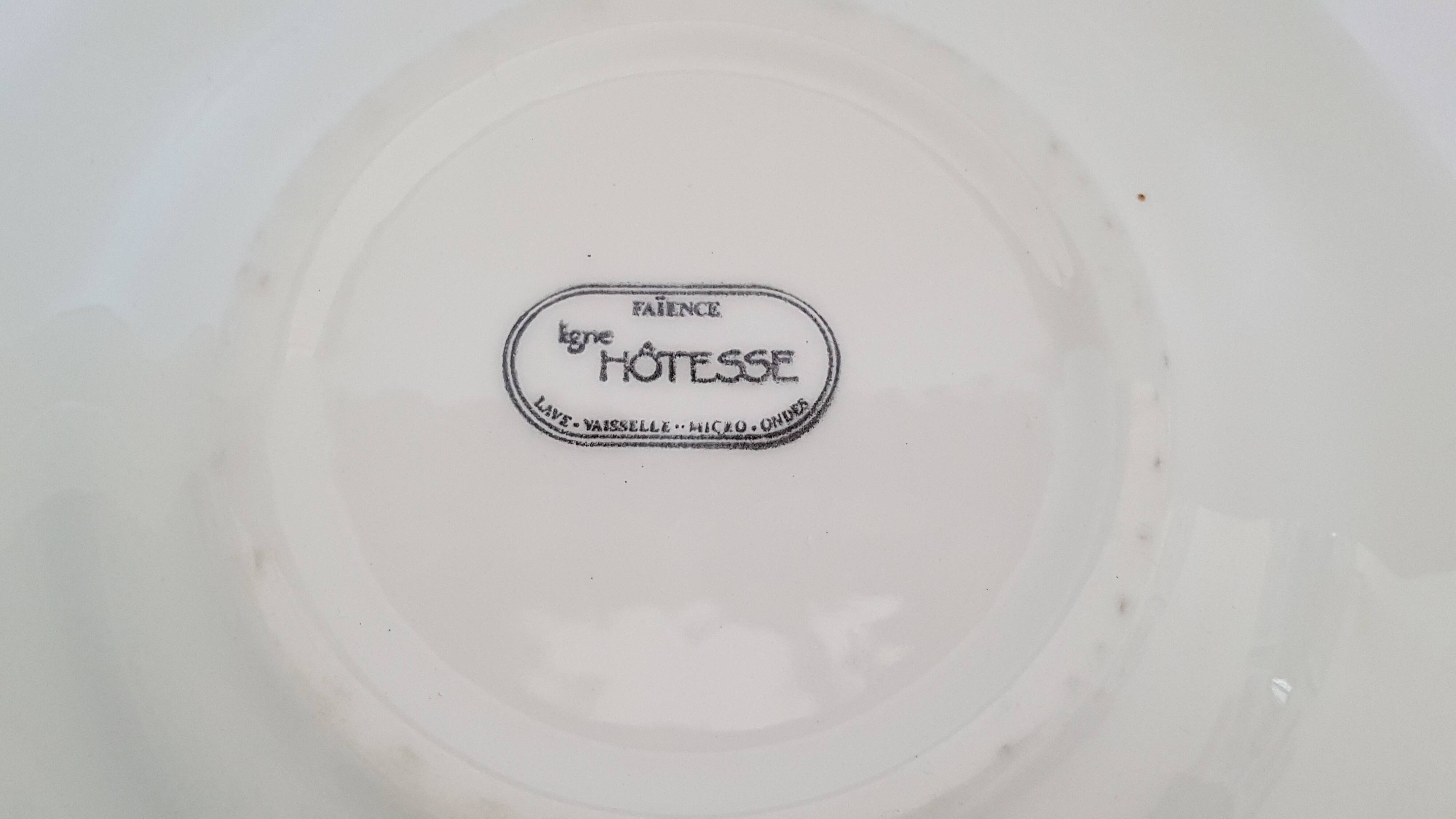 Assiette hôtesse vintage en faïence