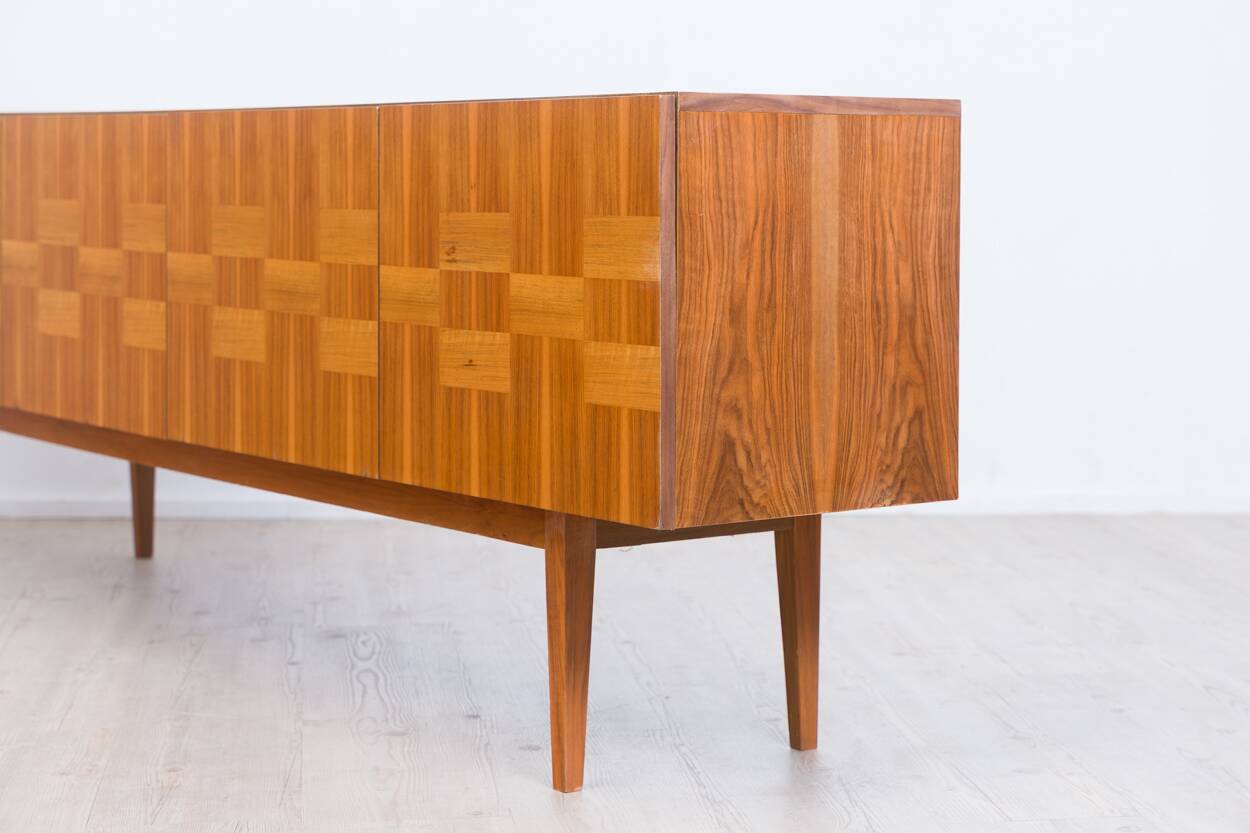 Grand buffet Mid-Century en noyer