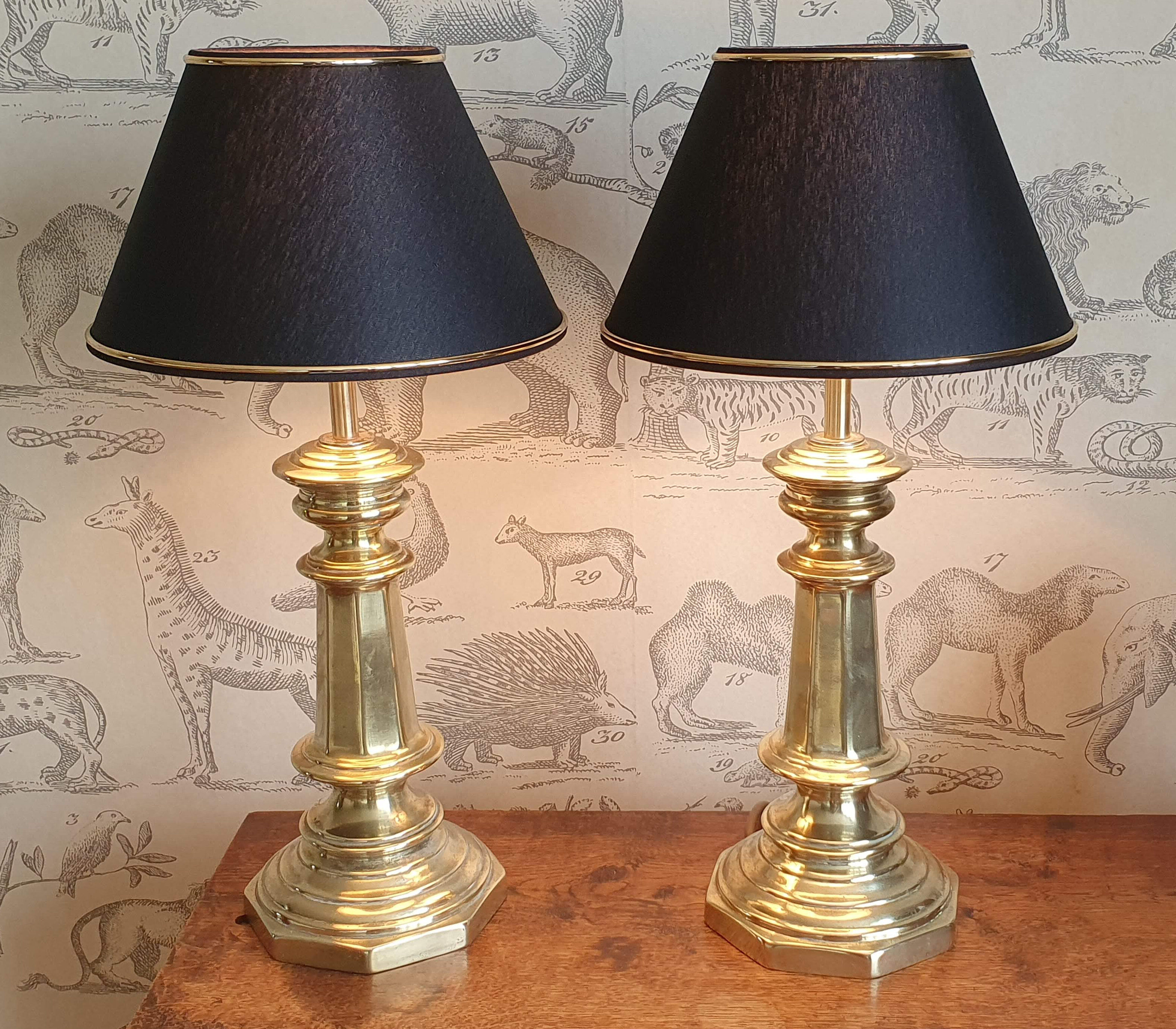Duo of antique lamps in bronze and brass