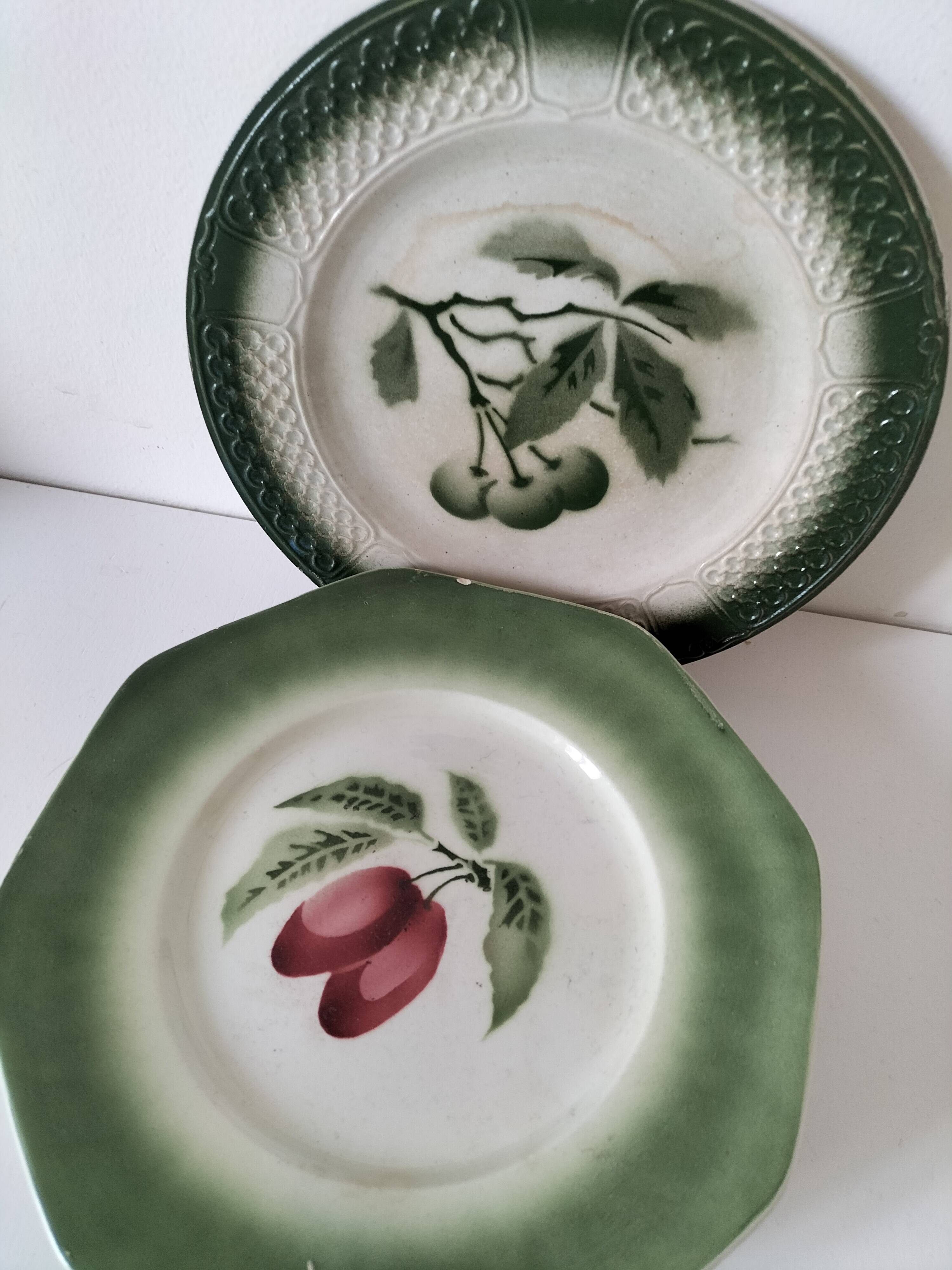 Set of 4 vintage summer fruit dessert plates.