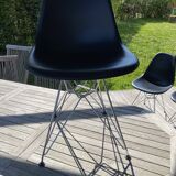 Chaises VITRA - Charles Eames - Modèle Plastic Side Chair pieds Tour Eiffel