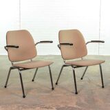 Fauteuils Gispen de Martin de Wit sur structure en acier chromé avec. Accoudoir en bakélite