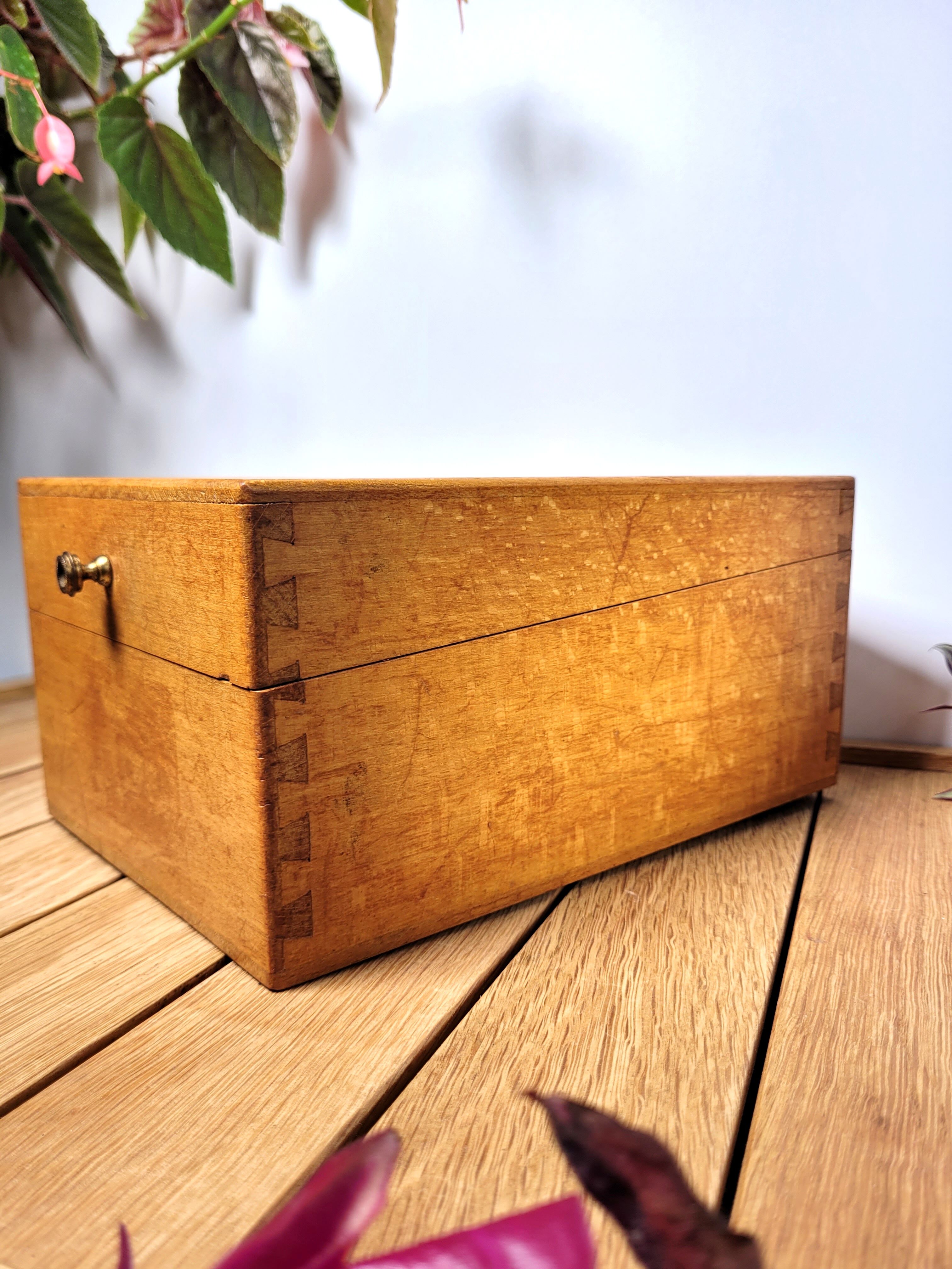 Card box or old photos