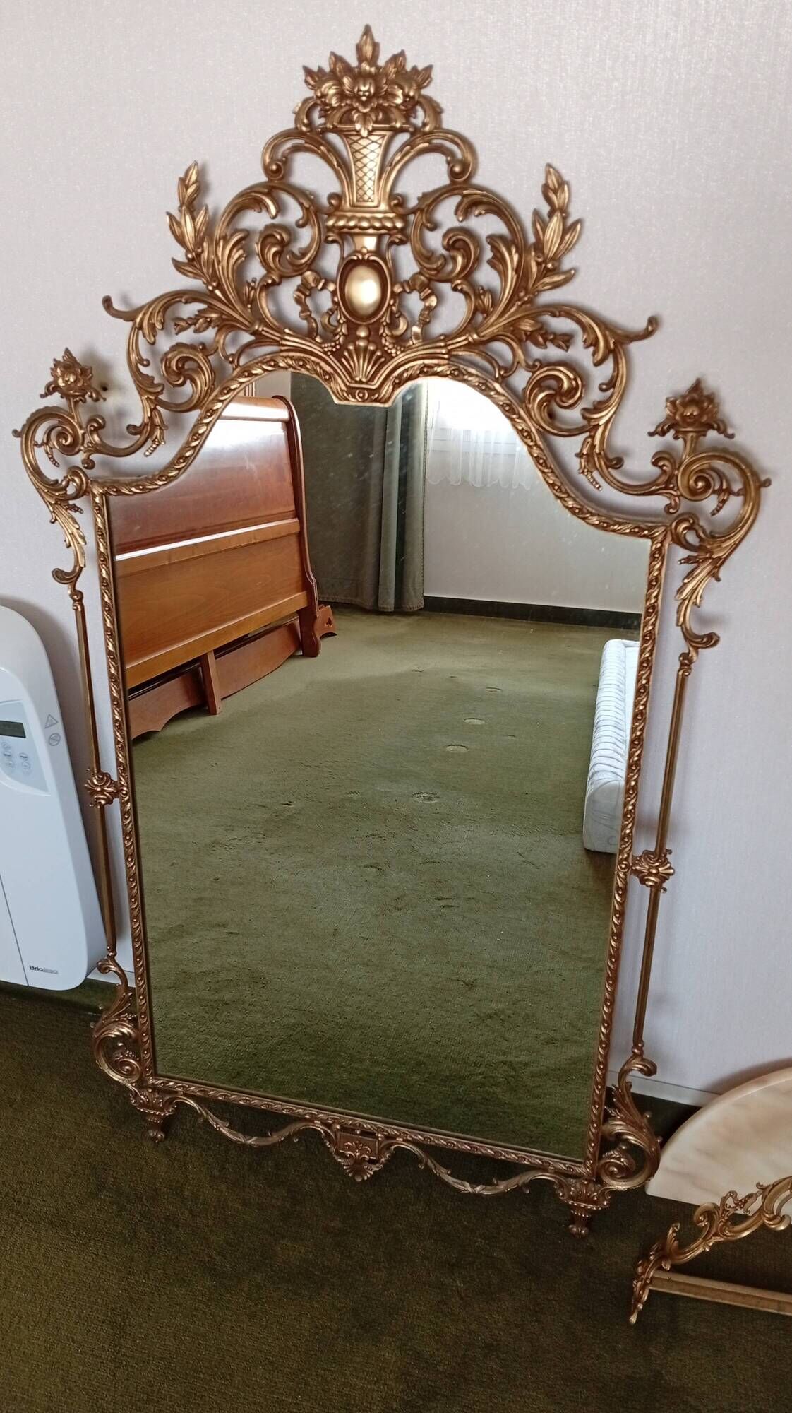 Mirror and console
