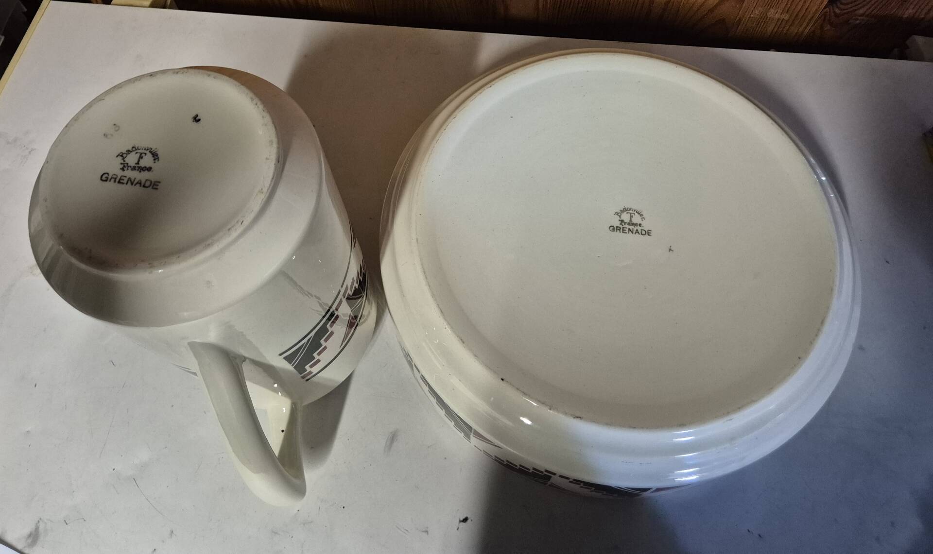 Antique toilet set Badonviller grenade ceramic geometric pattern