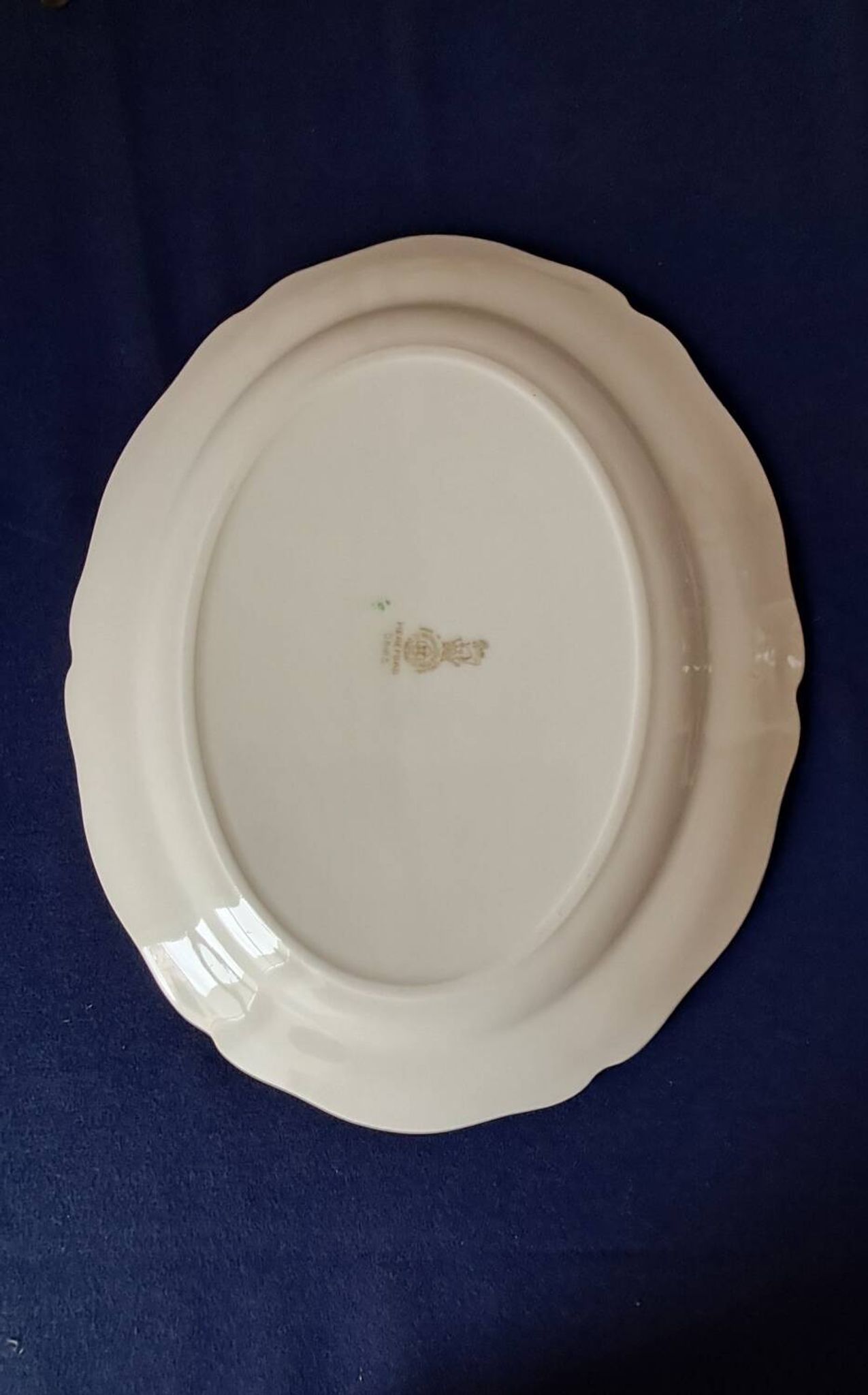 Plat ovale Hereford par Royal Doulton. 1950