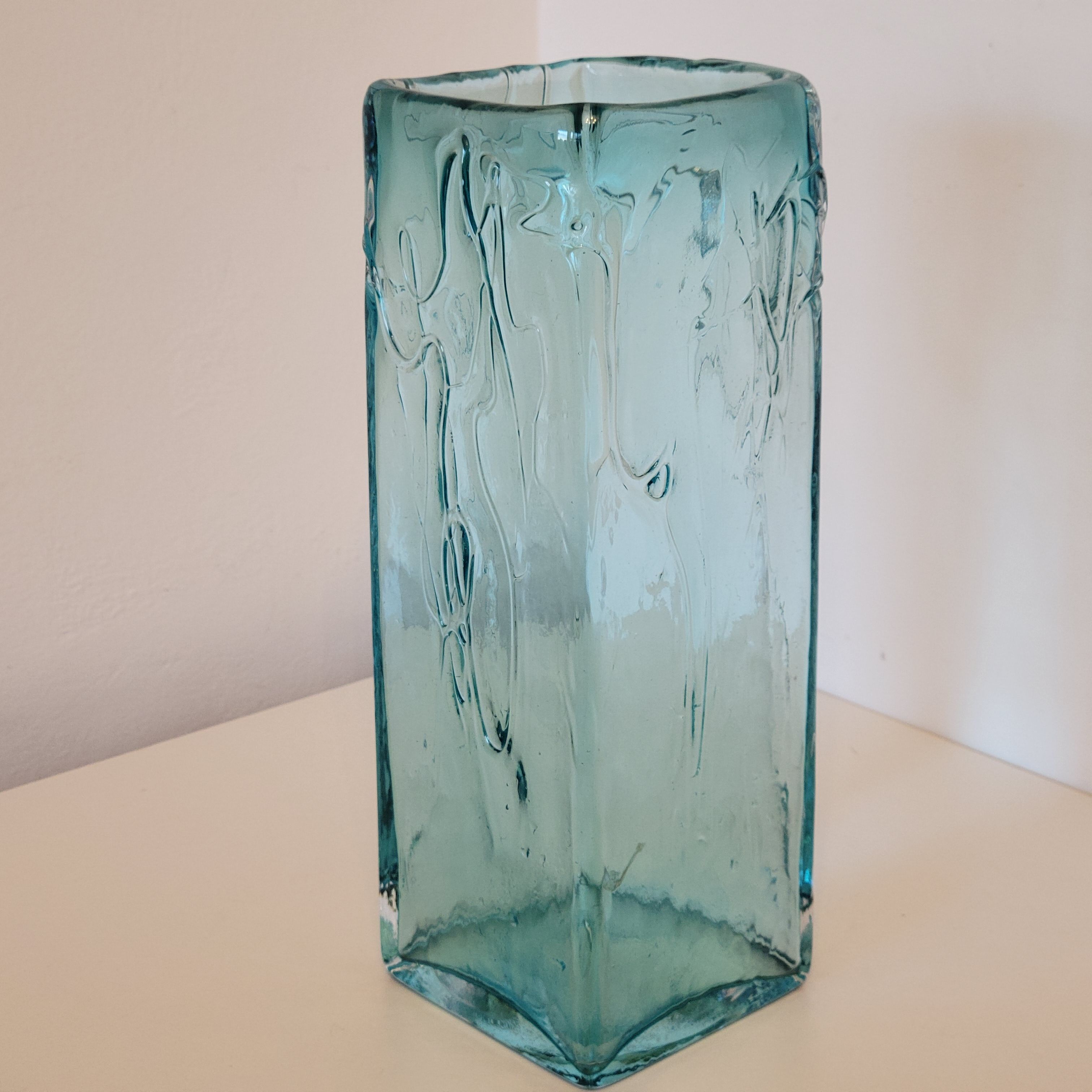 Régis Anchuelo blue glass vase contemporary art