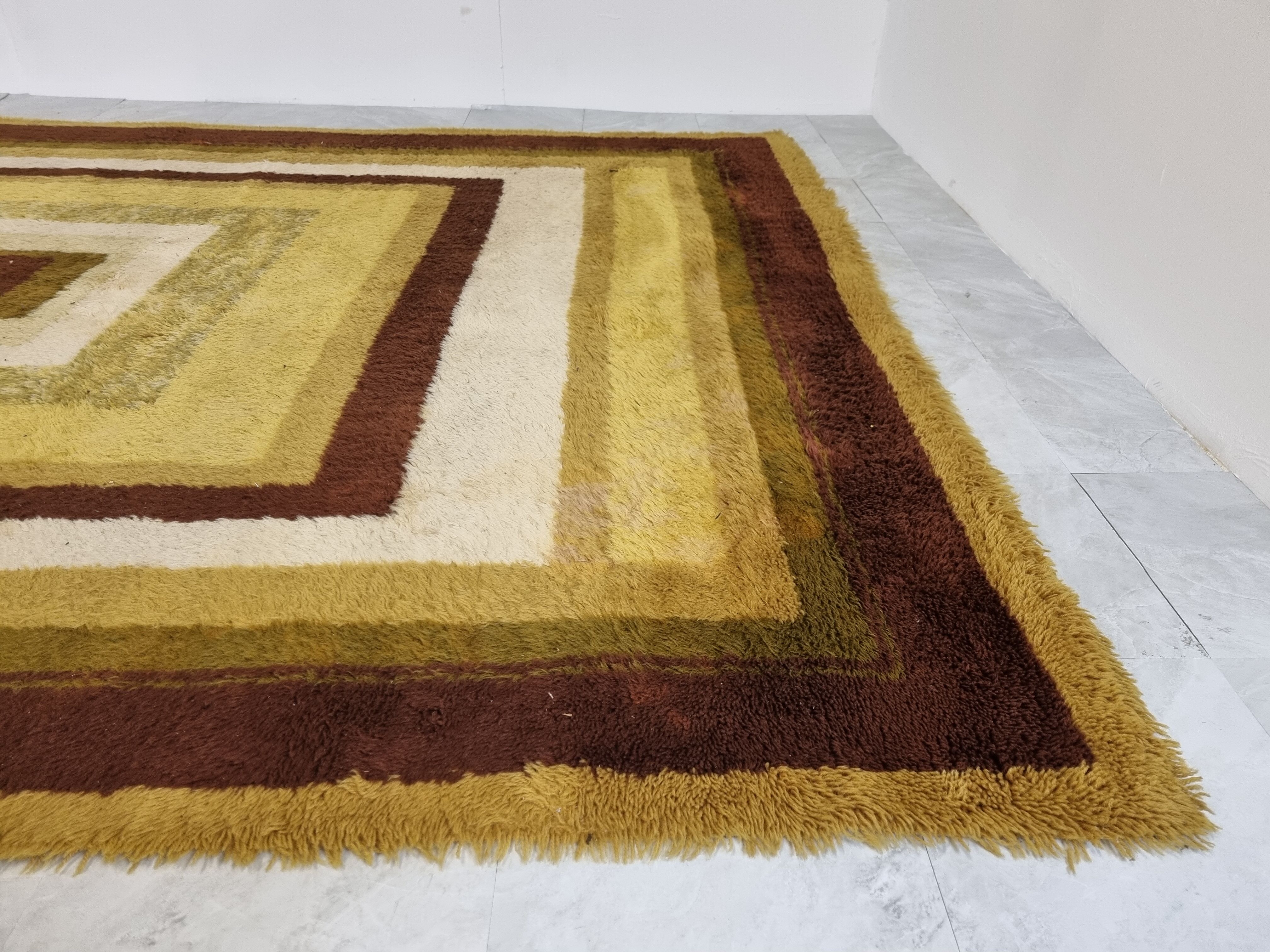 Large modernist carpet, 1970s 290x200cm