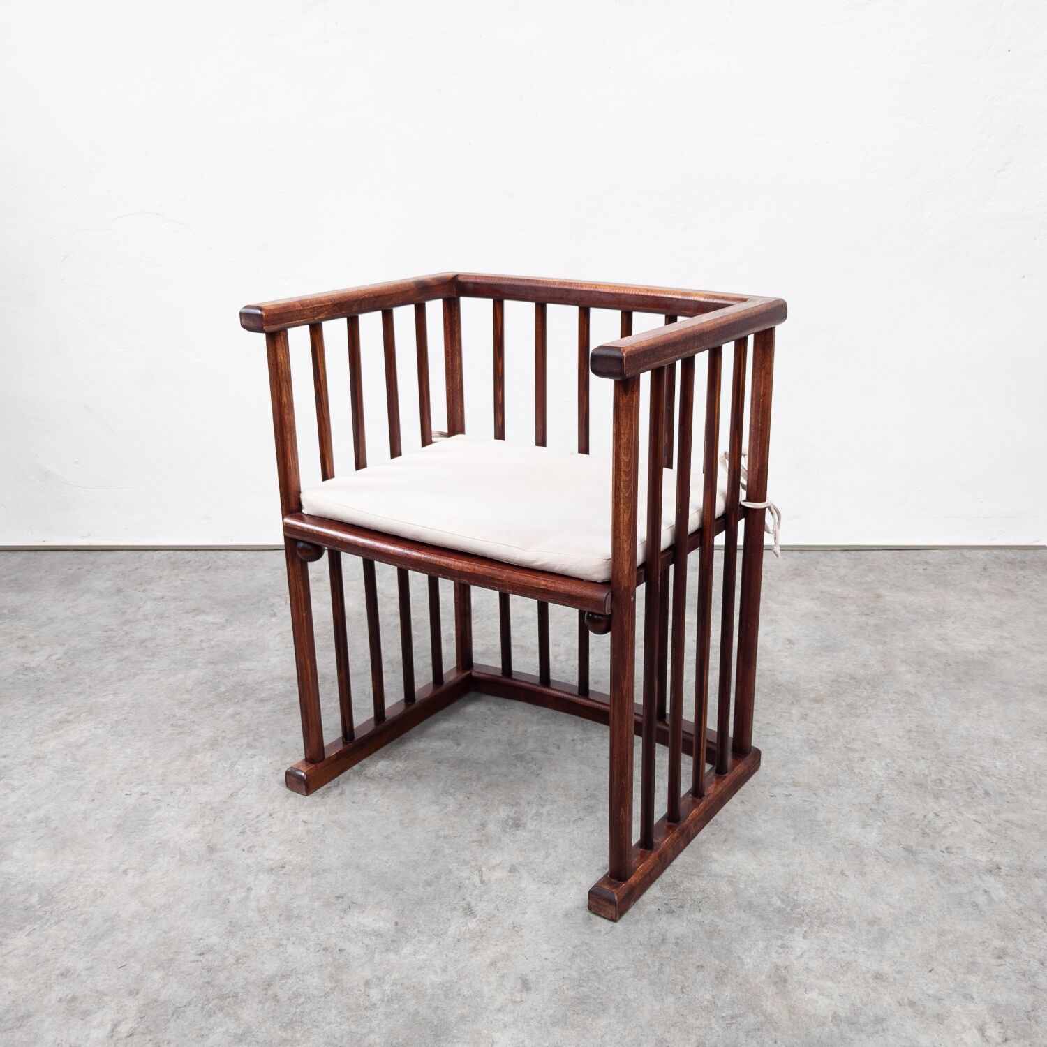 Fauteuil tonneau vintage, Tchécoslovaquie 1990