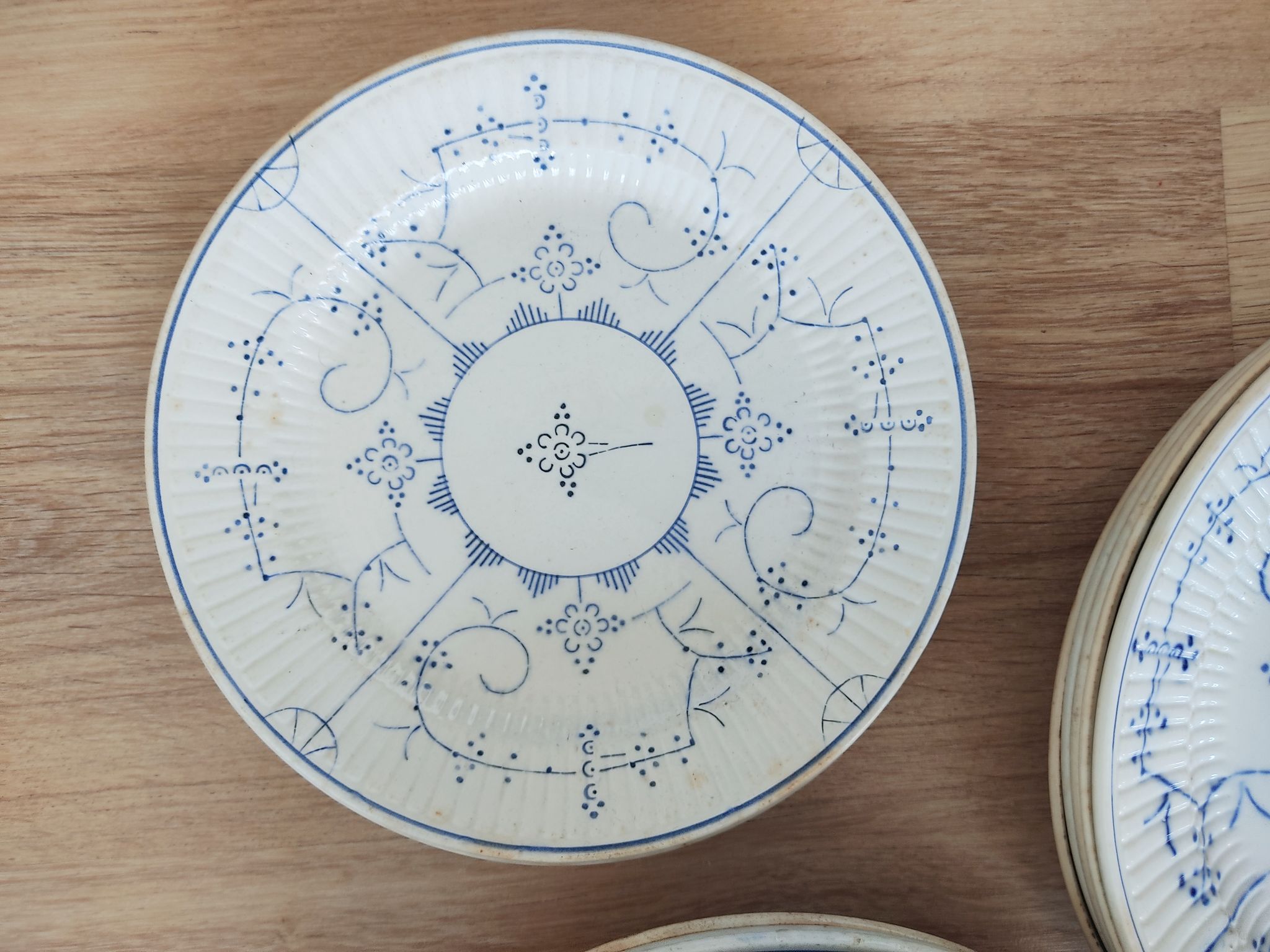 Ensemble de 14 assiettes Copenhague Boch frères Keramis
