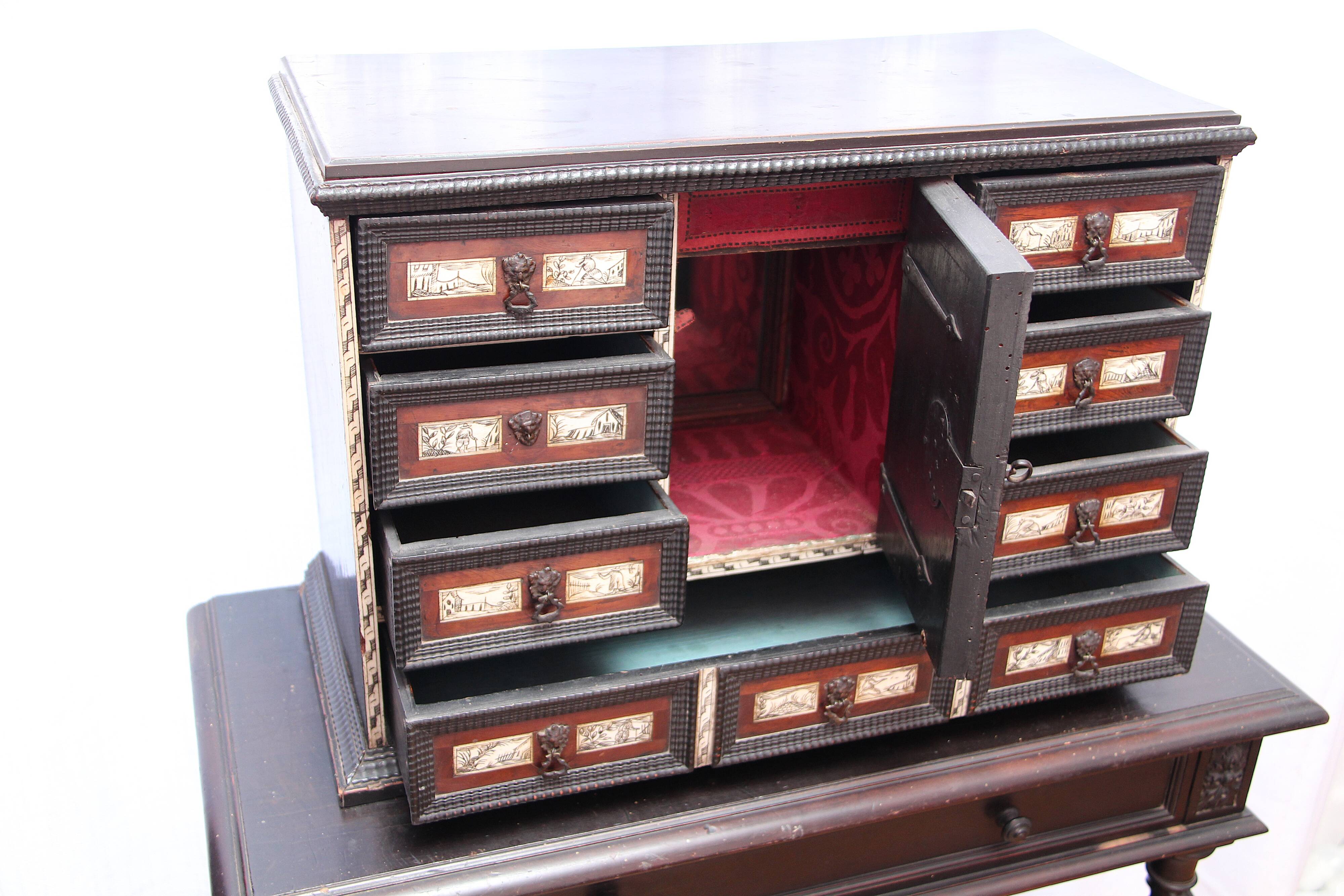 Cabinet Flamand du XVII ème siècle