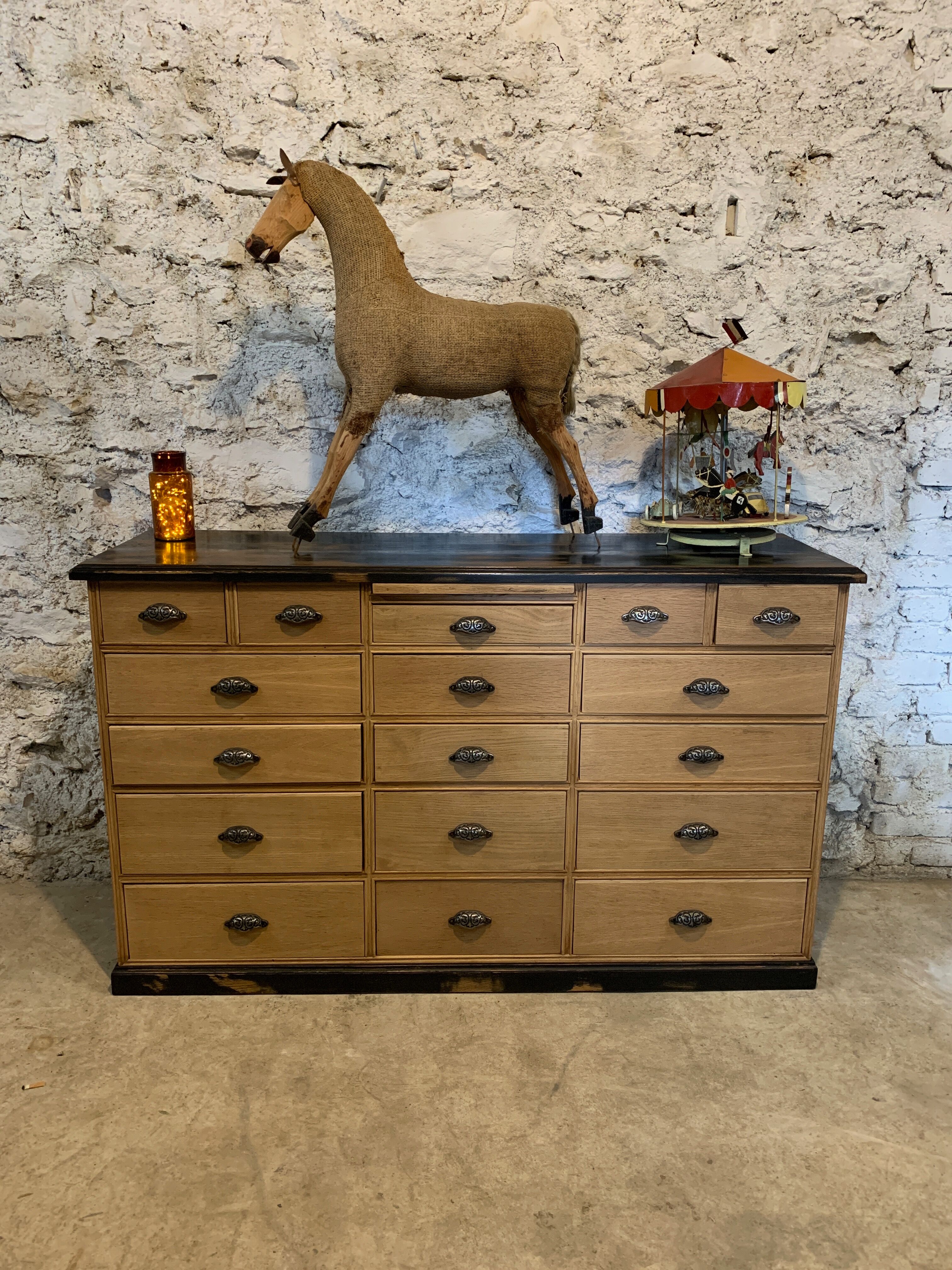 Meuble de métier 17 tiroirs en chêne