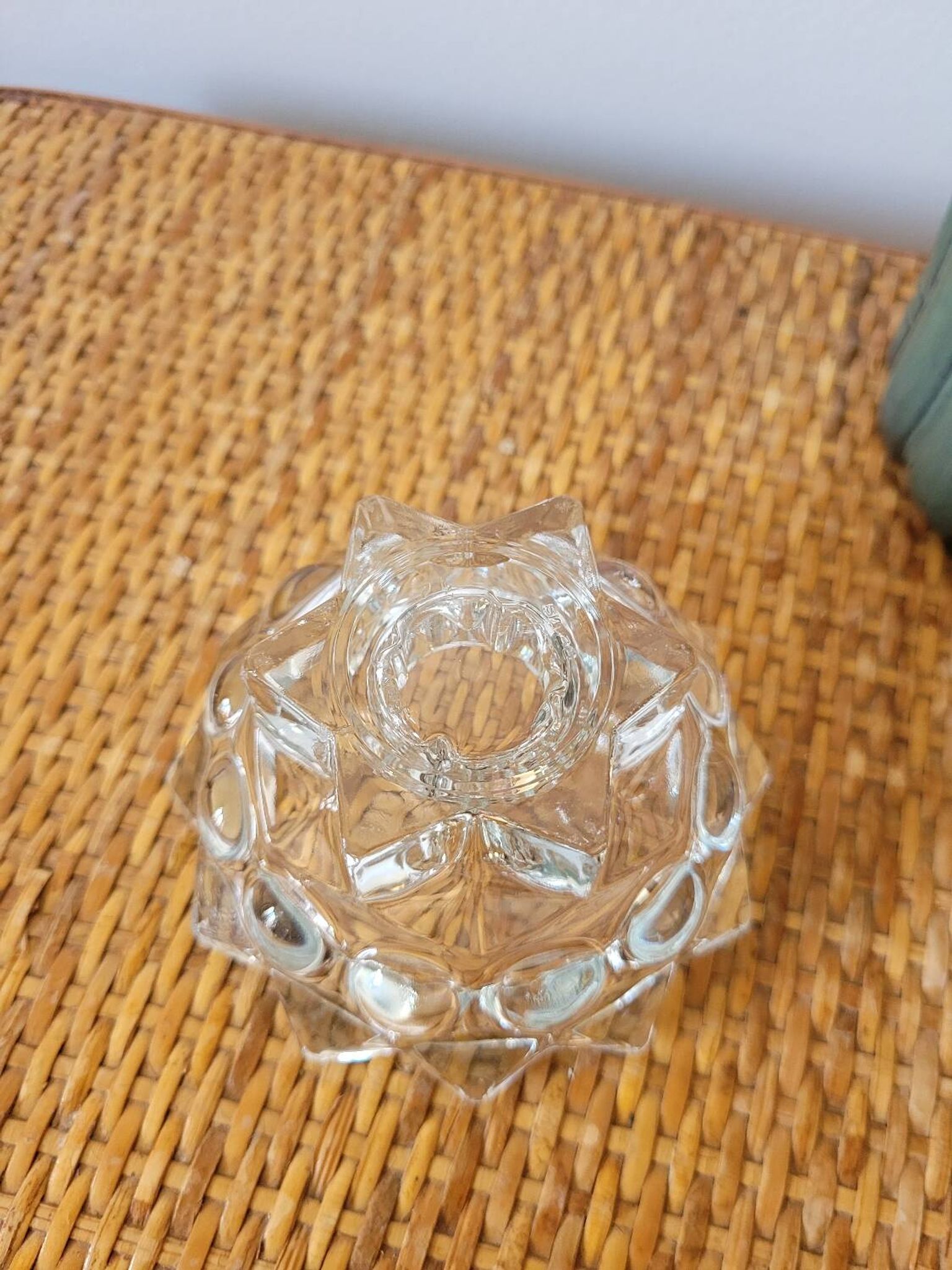 Bougeoir en verre pied étoilé