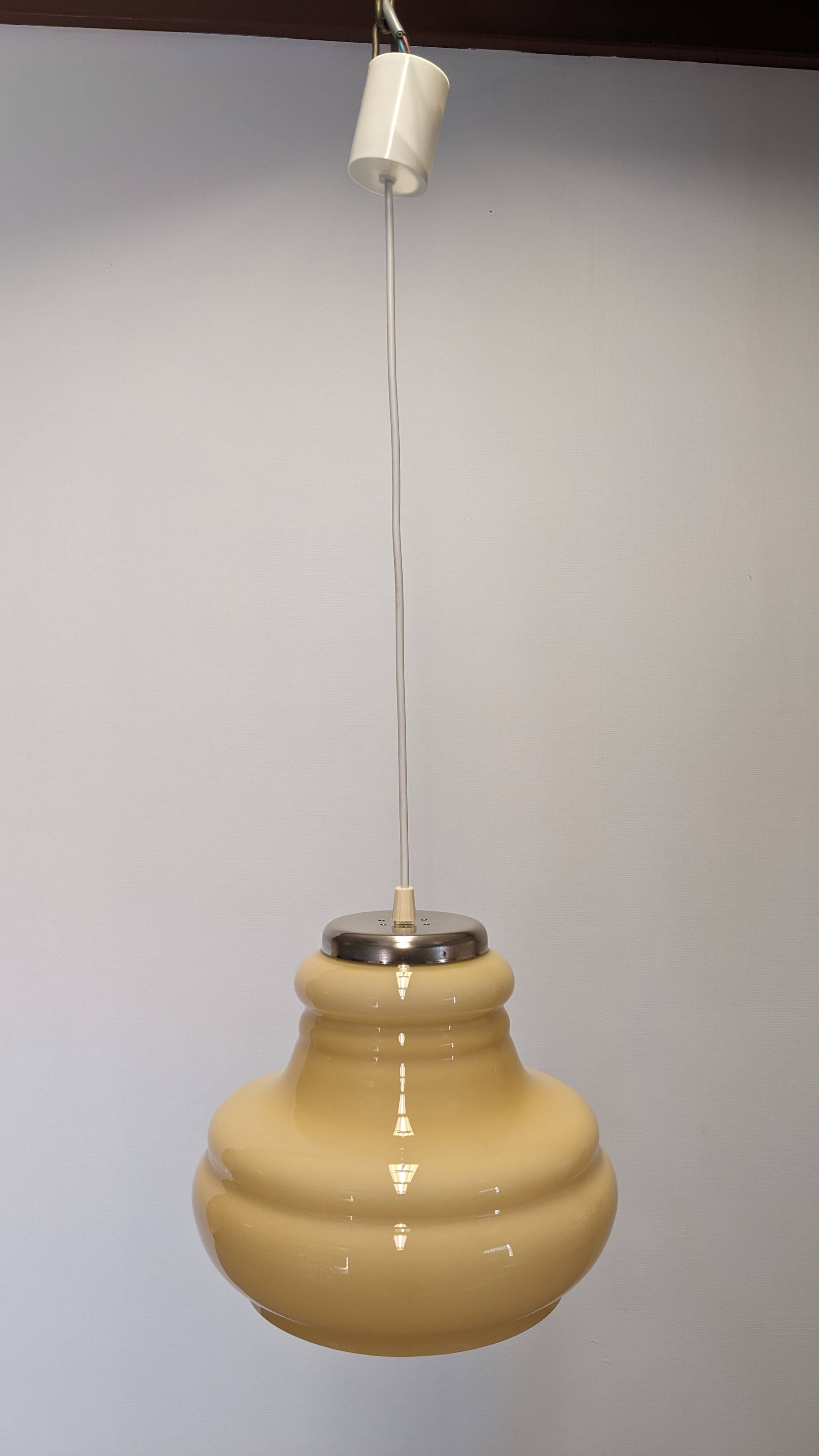 Suspension in caramel opaline, France around 1960.