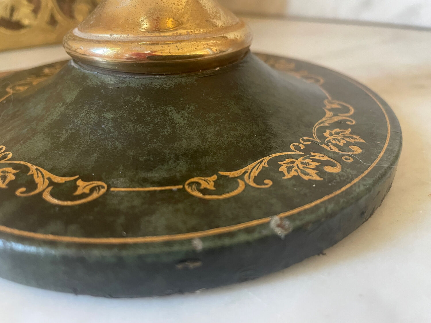 Le Tanneur leather lamp