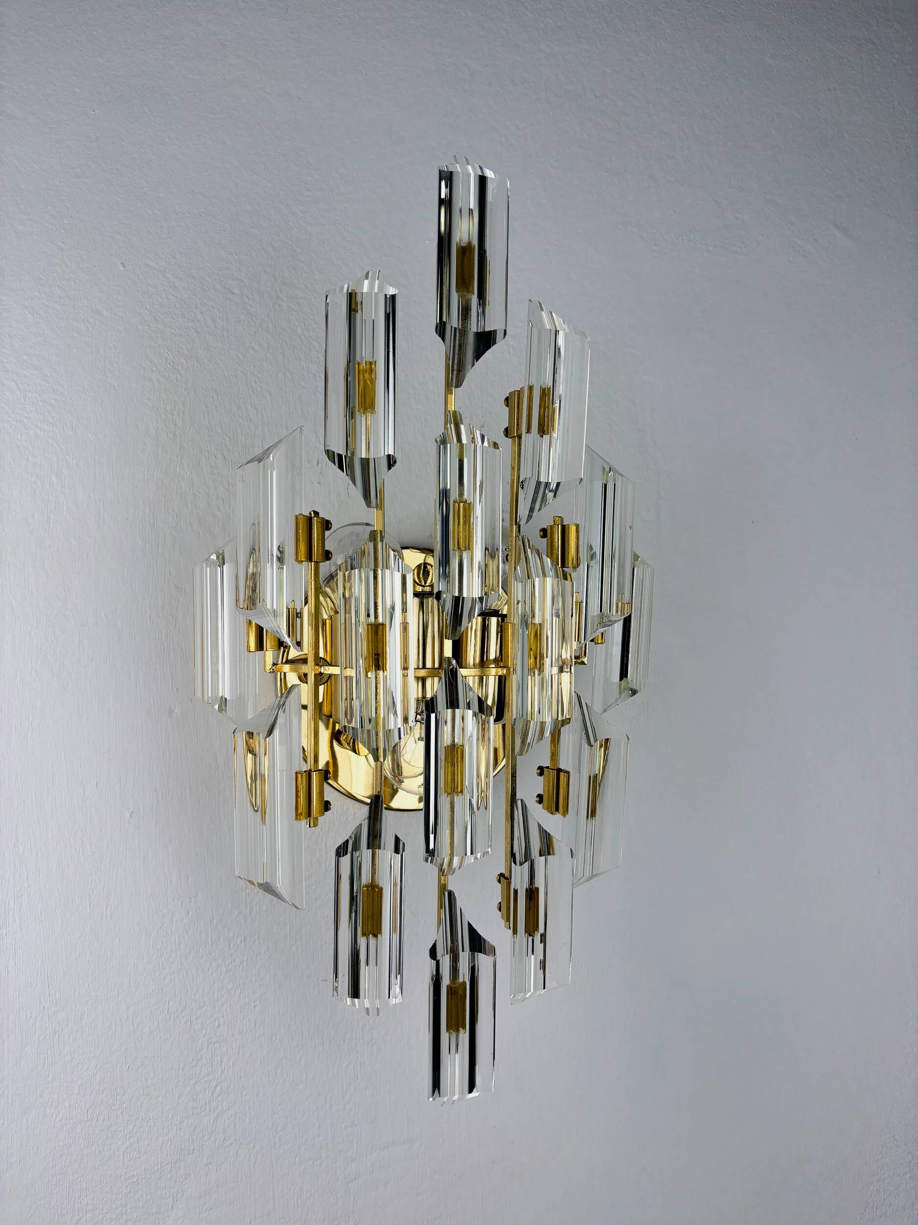 Oscar Torlasco for Stilkronen wall sconce, cut Murano glass, Italy, 1970s
