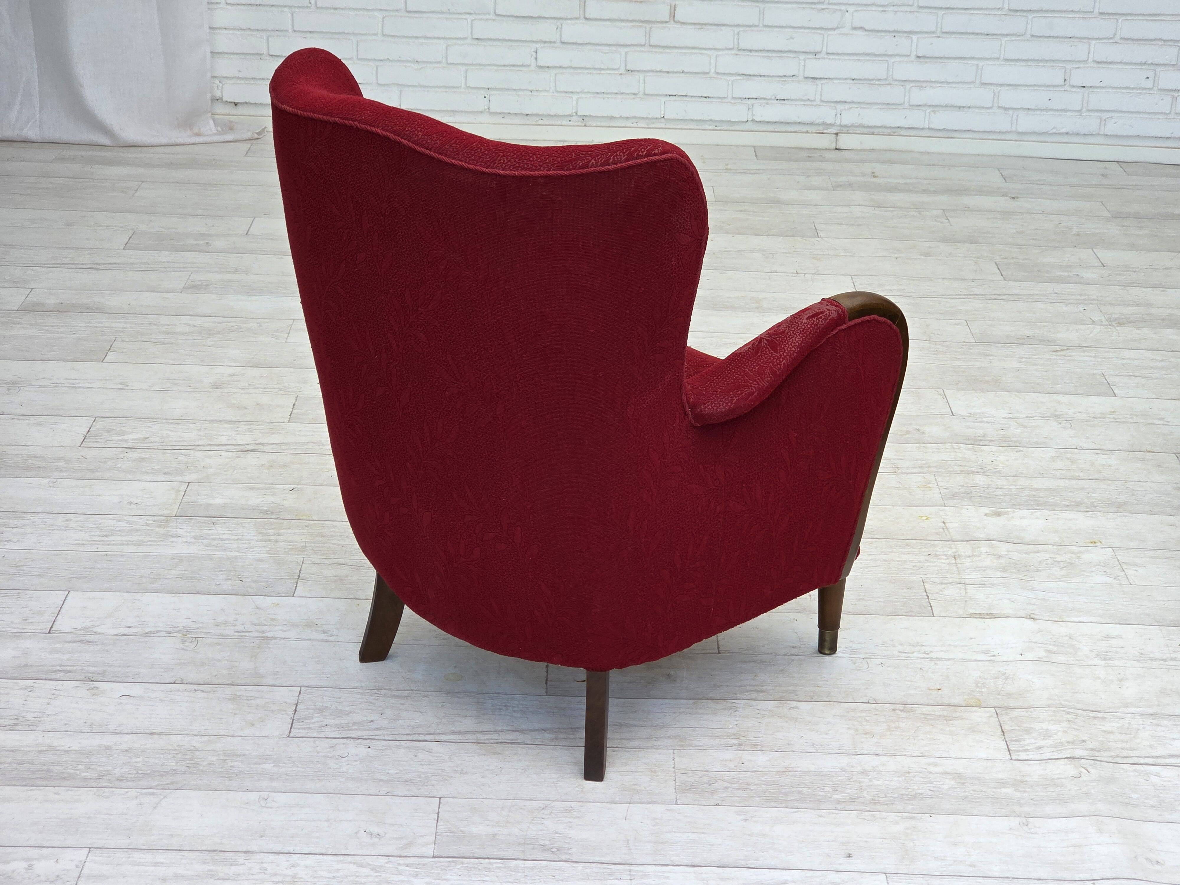 Fauteuil danois des années 1960, état d'origine, tissu en laine, pieds en bois de hêtre.