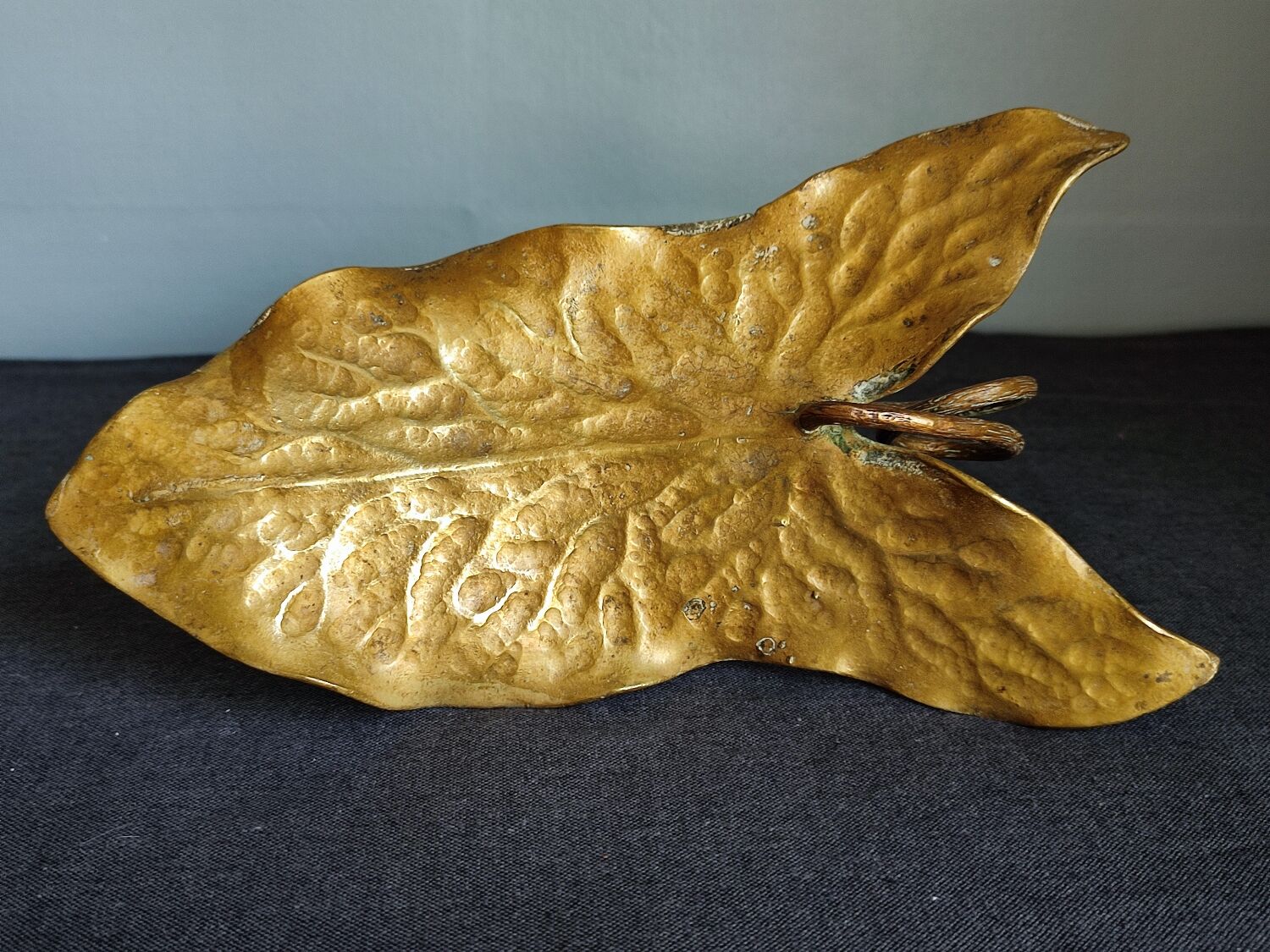 Antique bronze ivy leaf candle holder