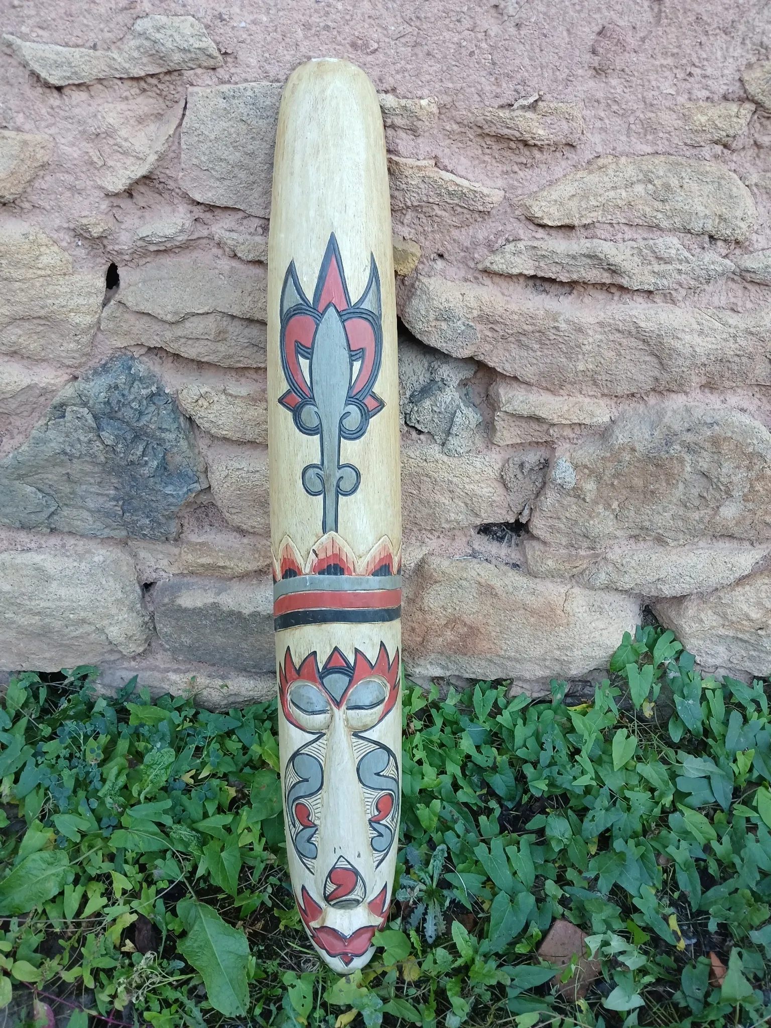 Masque totem en bois sculpté