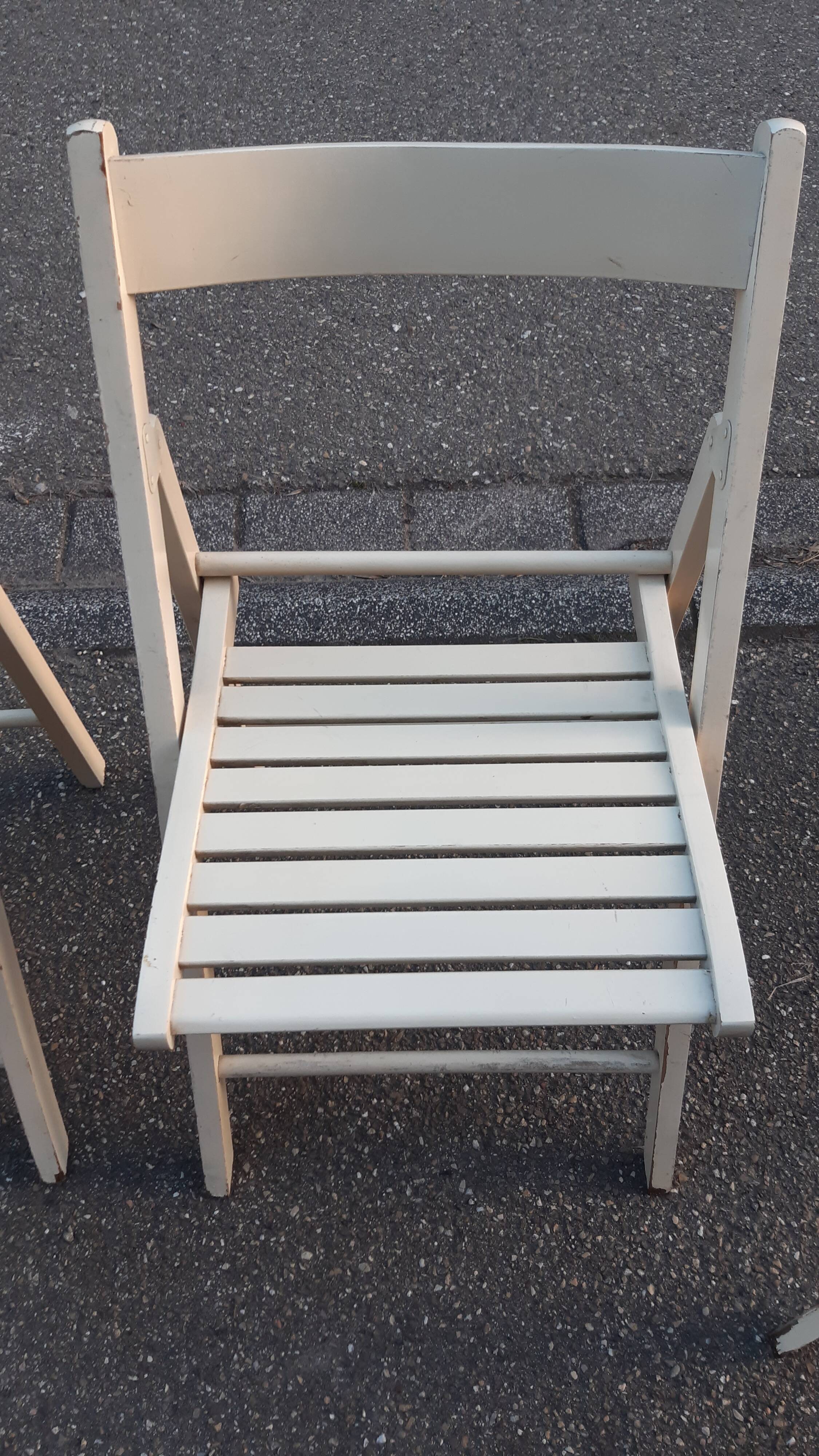 Set of 4 vintage folding chairs.