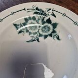 5 deep plates with green edges