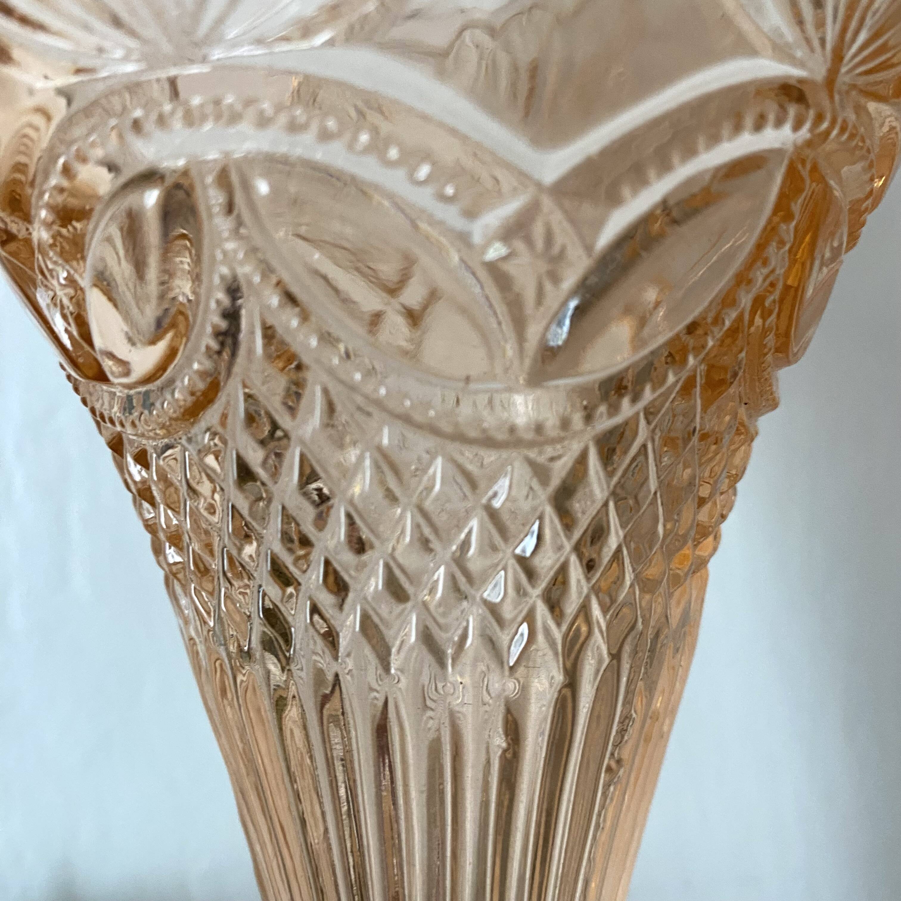 Art Nouveau cornet vase, tulip centerpiece